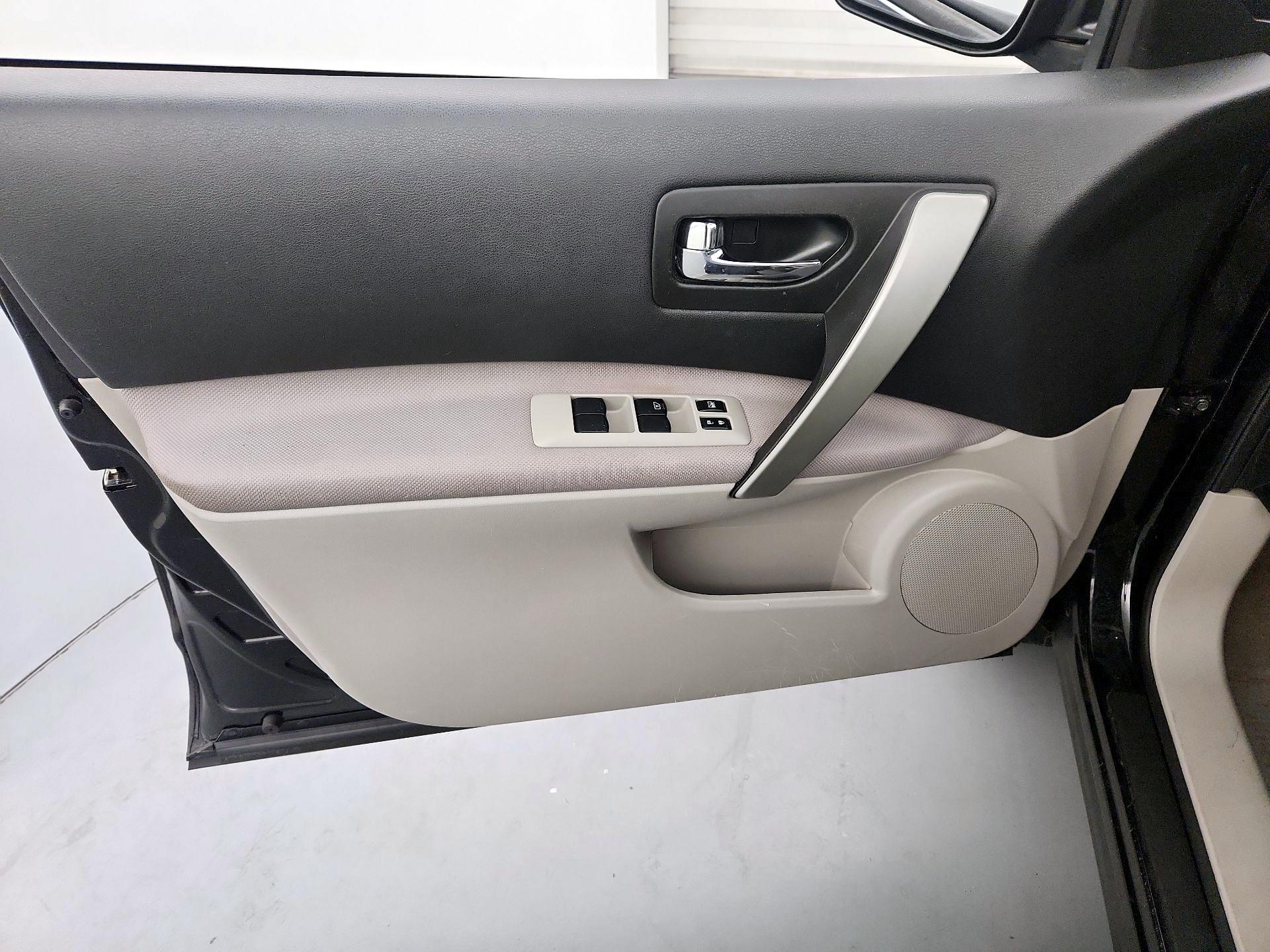Thumbnail: 2015 Nissan Rogue - 12