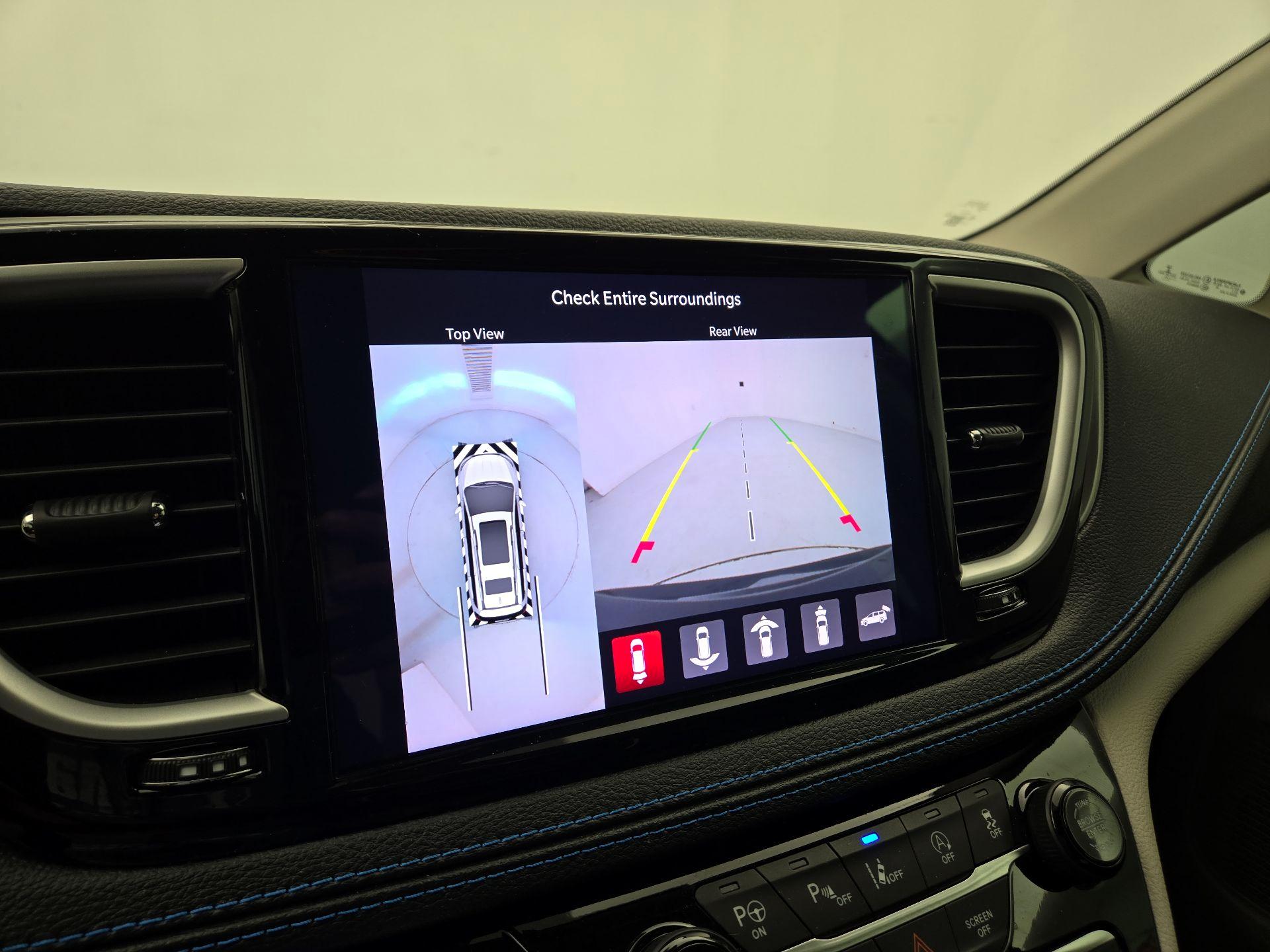 Thumbnail: 2021 Chrysler Pacifica - 15