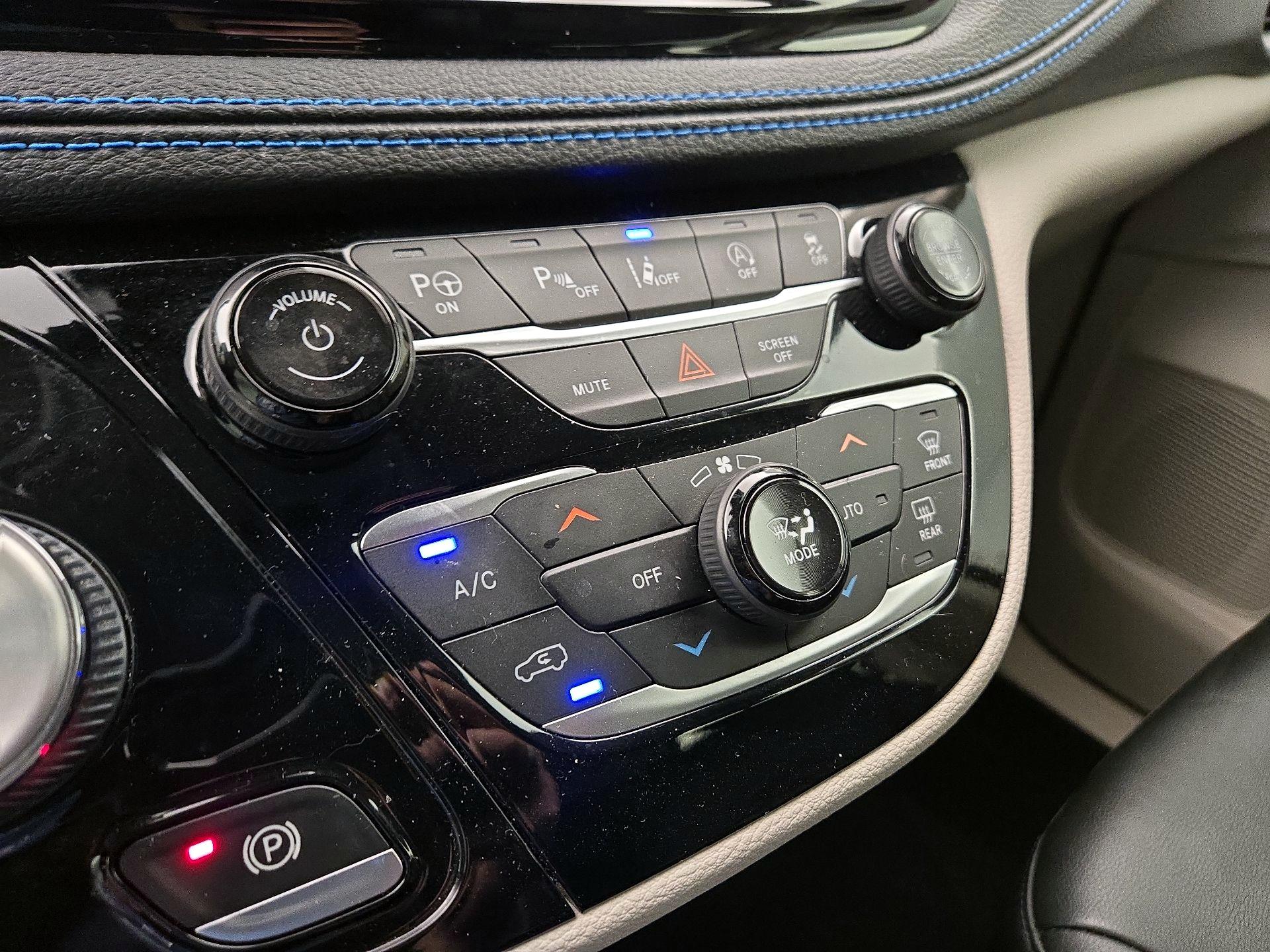 Thumbnail: 2021 Chrysler Pacifica - 17