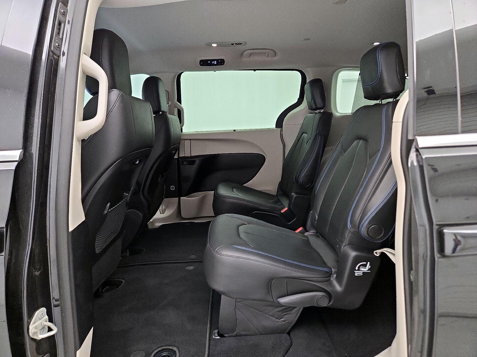Thumbnail: 2021 Chrysler Pacifica - 20