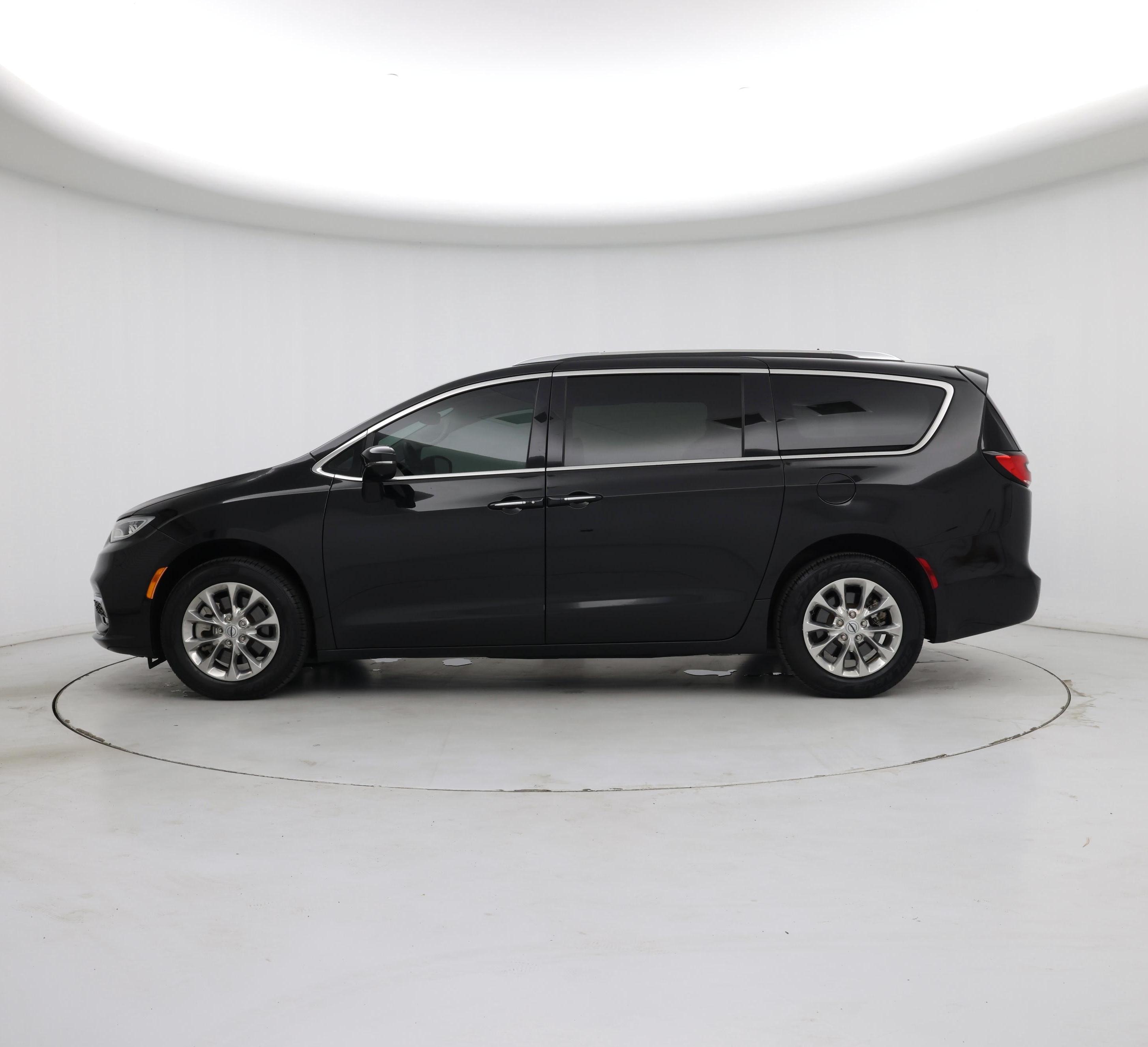 Thumbnail: 2021 Chrysler Pacifica - 3