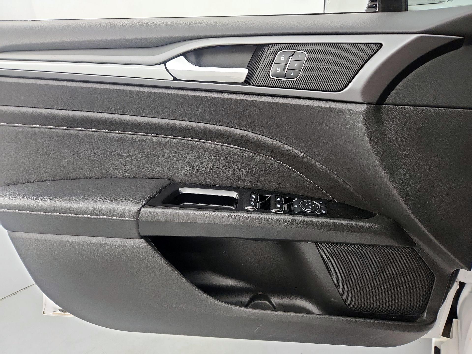 Thumbnail: 2016 Ford Fusion - 12
