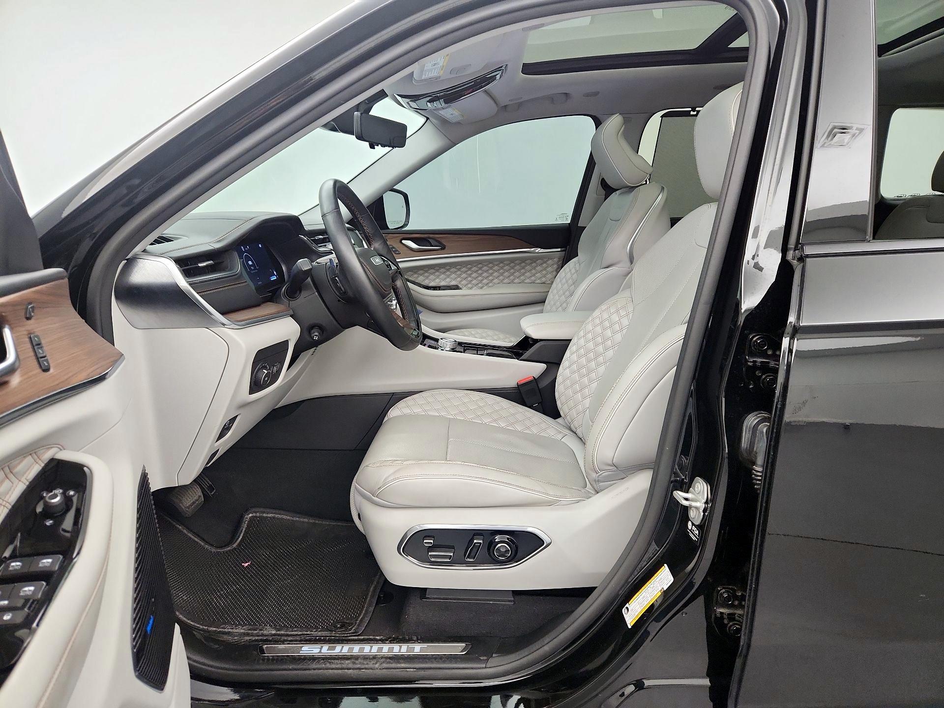 Thumbnail: 2022 Jeep Grand Cherokee - 11