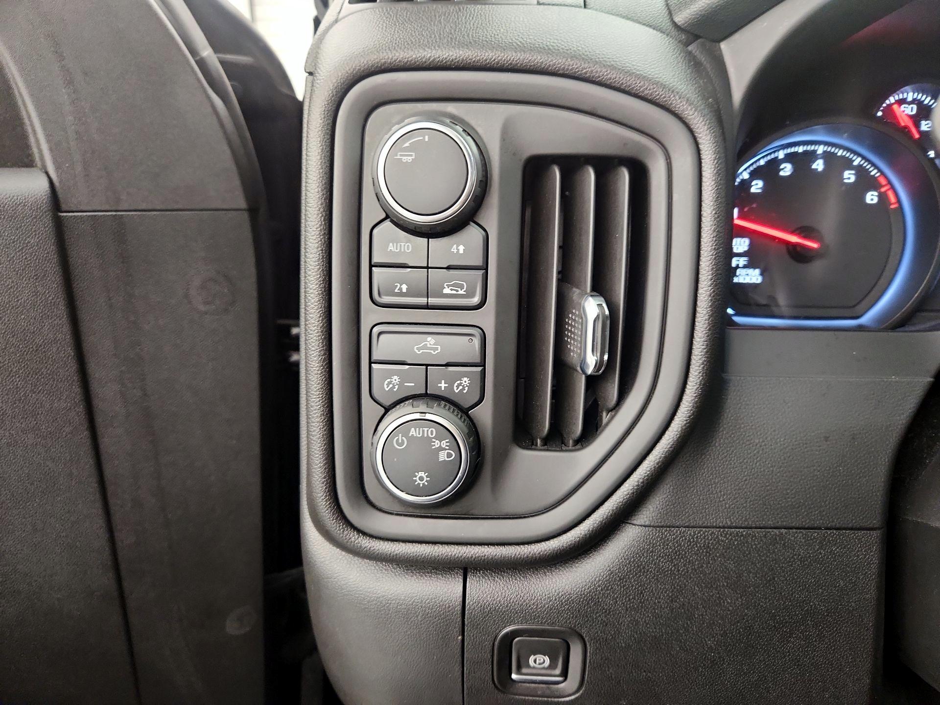 Thumbnail: 2020 Chevrolet Silverado 1500 - 13