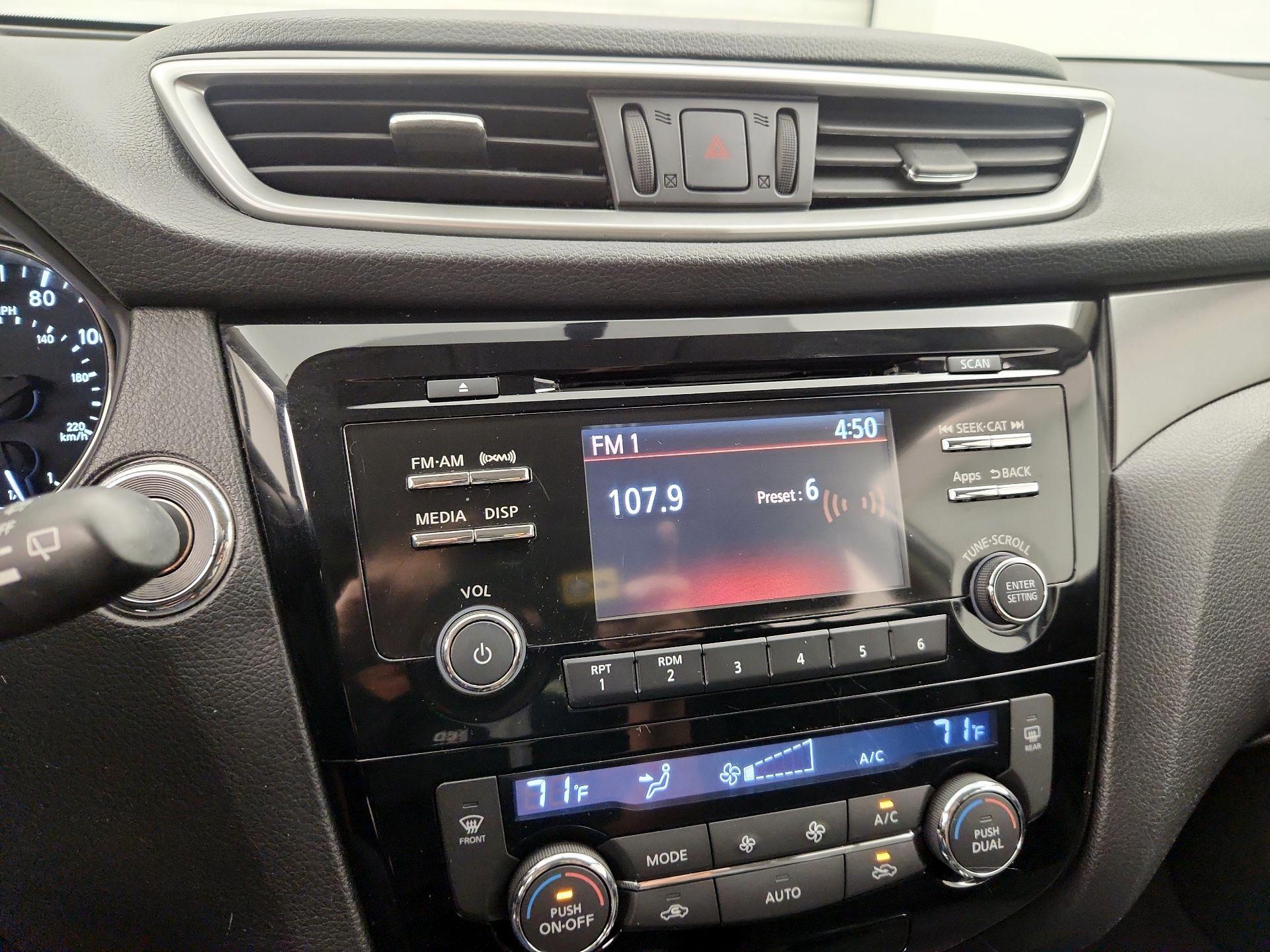 Thumbnail: 2016 Nissan Rogue - 15