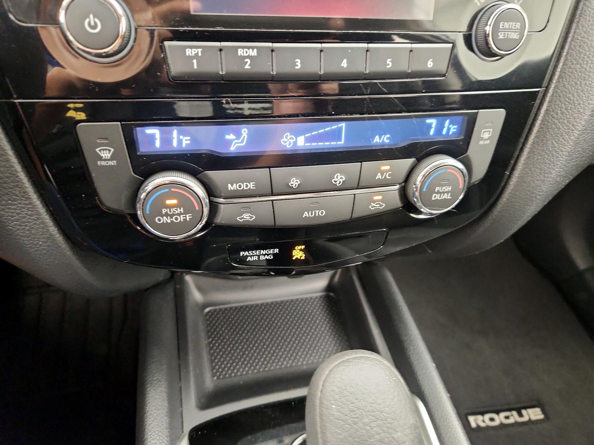Thumbnail: 2016 Nissan Rogue - 16