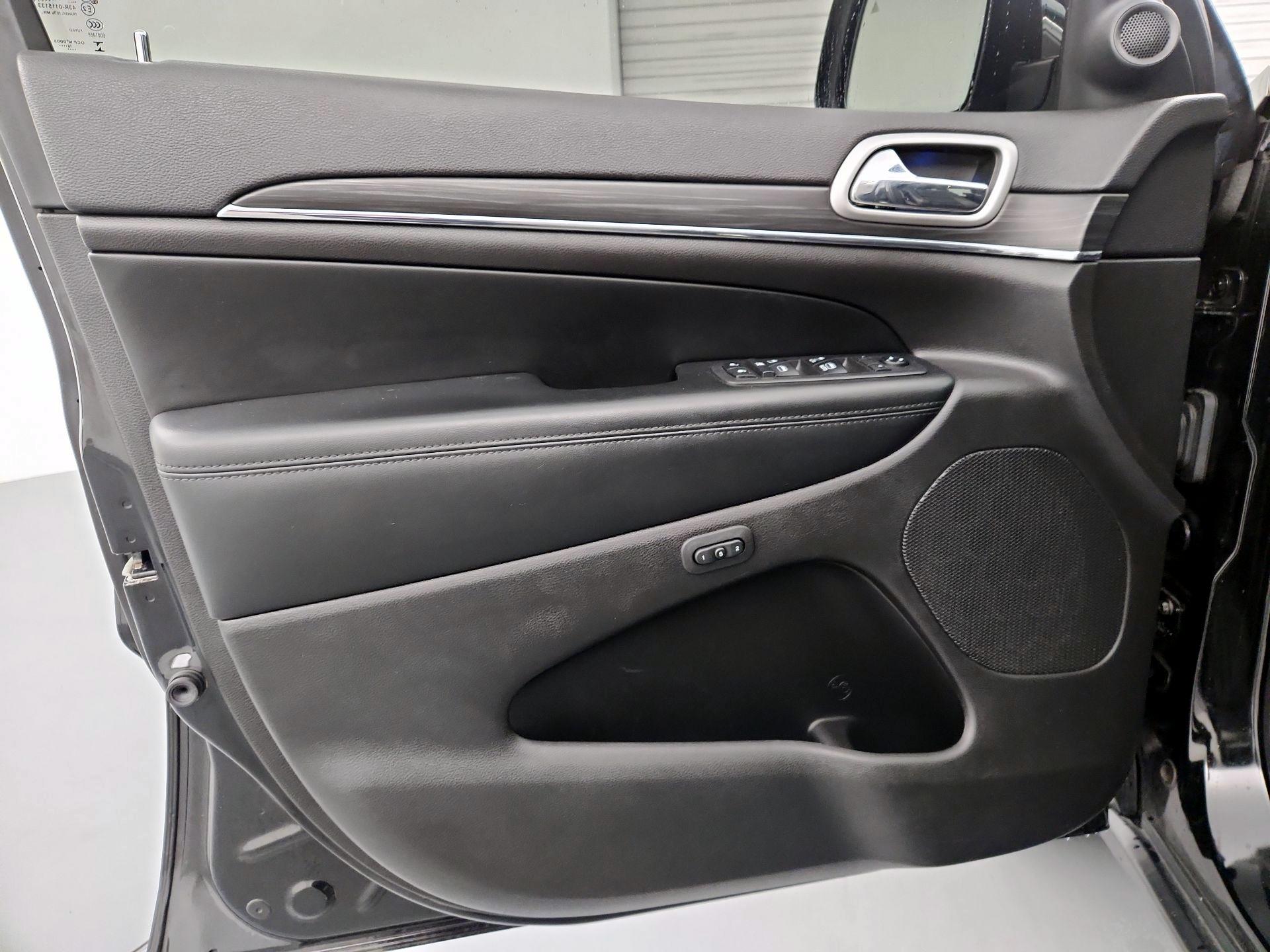 Thumbnail: 2019 Jeep Grand Cherokee - 12