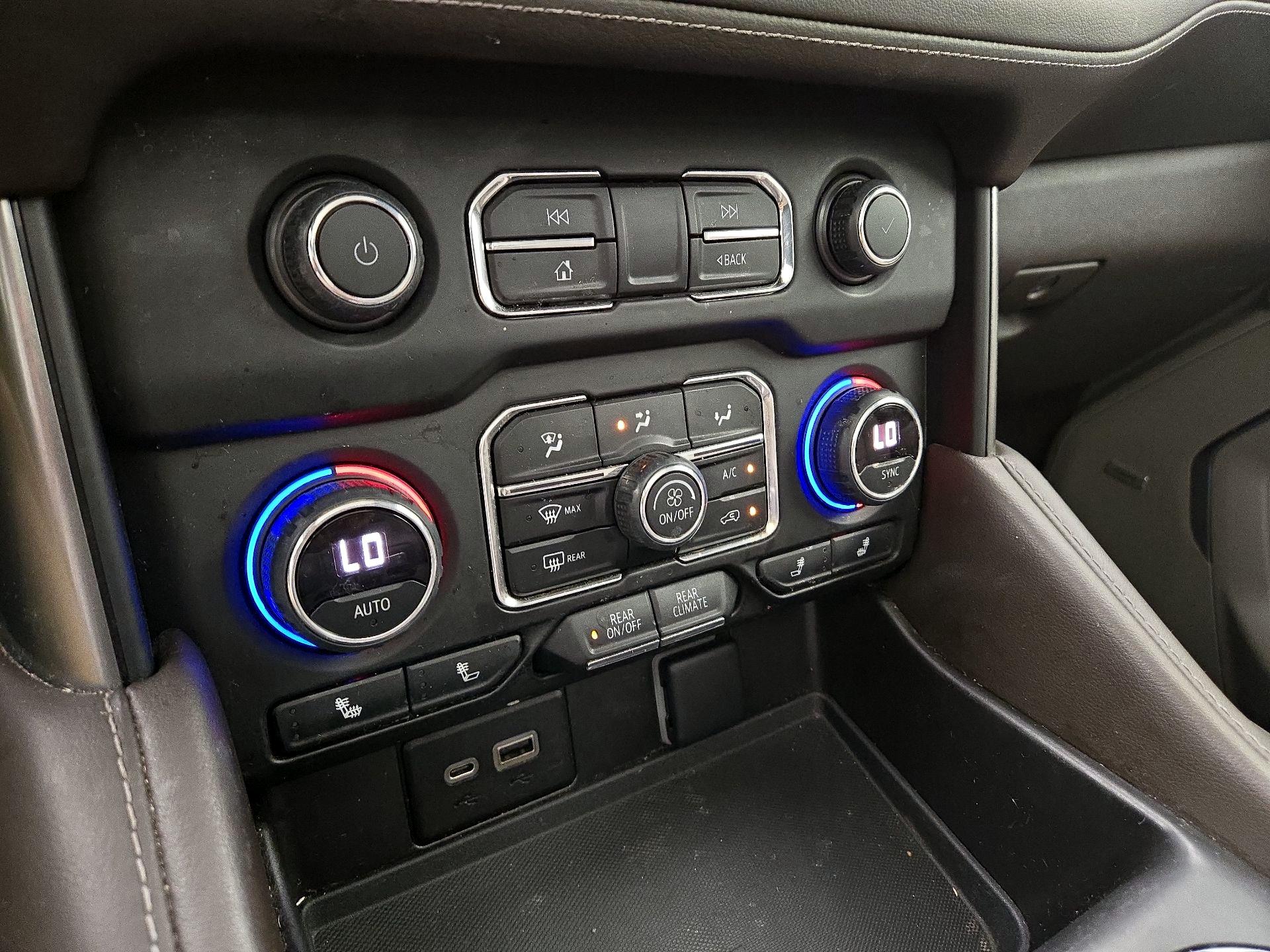 Thumbnail: 2022 Chevrolet Tahoe - 16