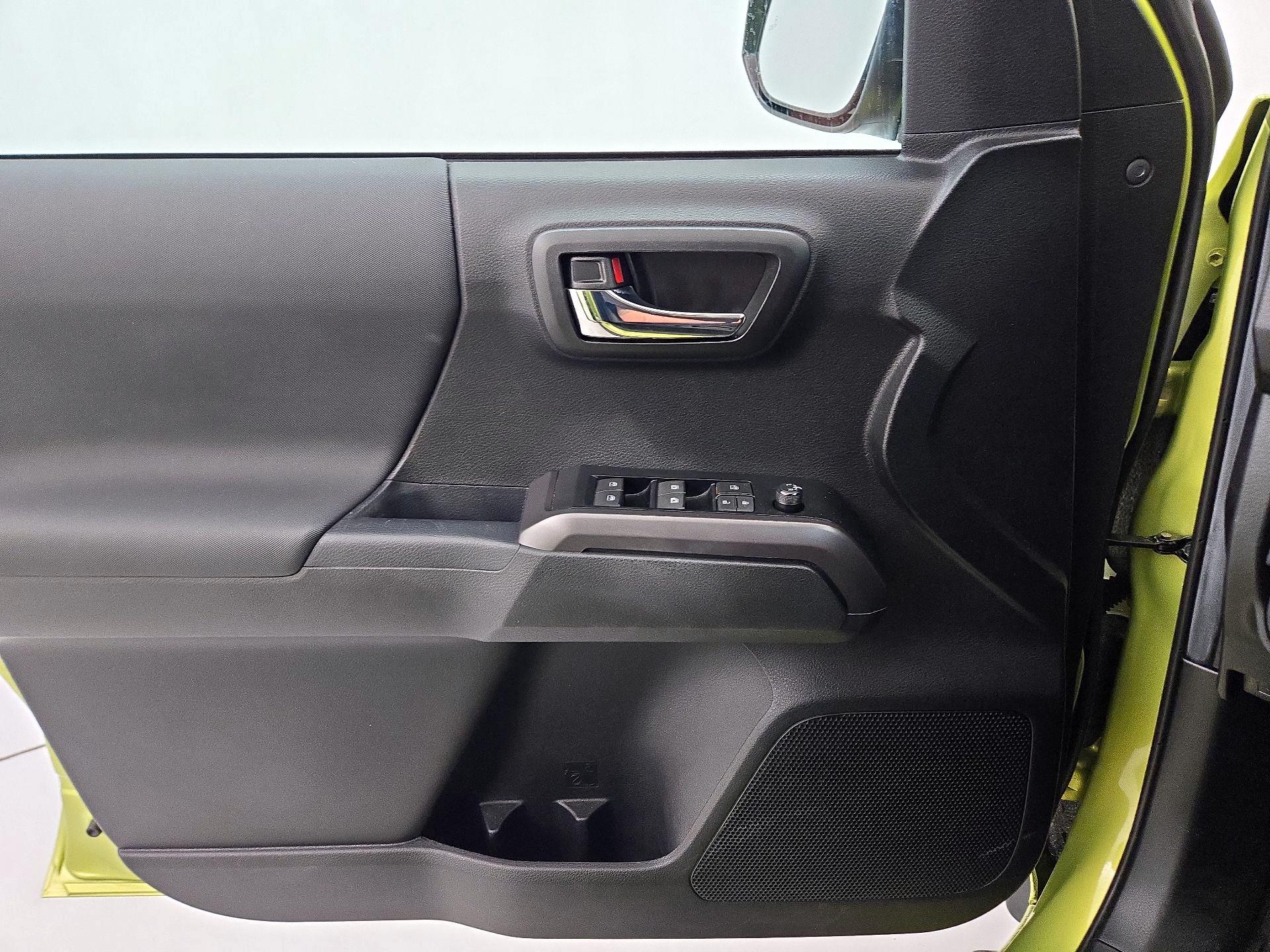 Thumbnail: 2022 Toyota Tacoma - 12