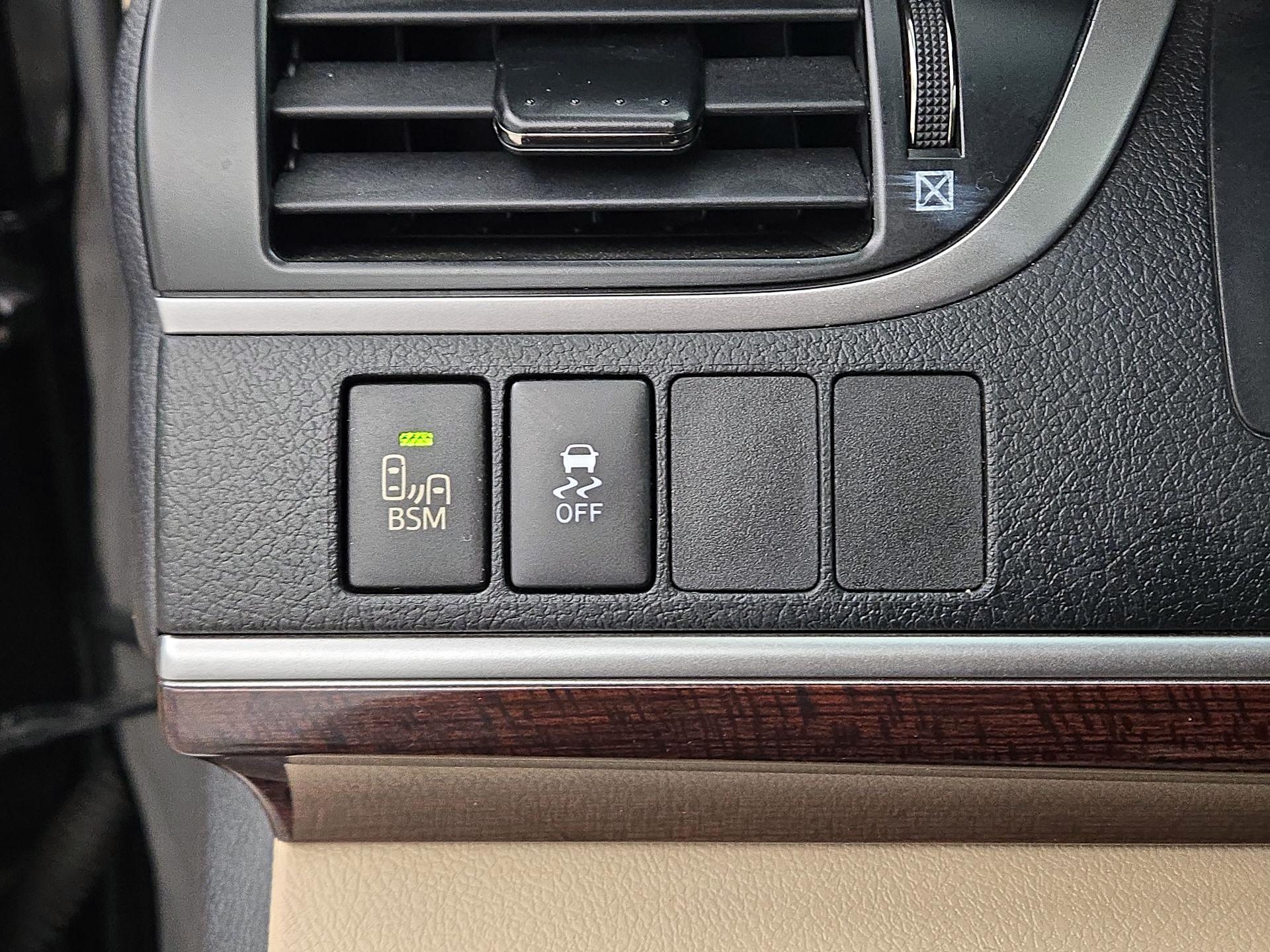 Thumbnail: 2014 Toyota Camry - 13