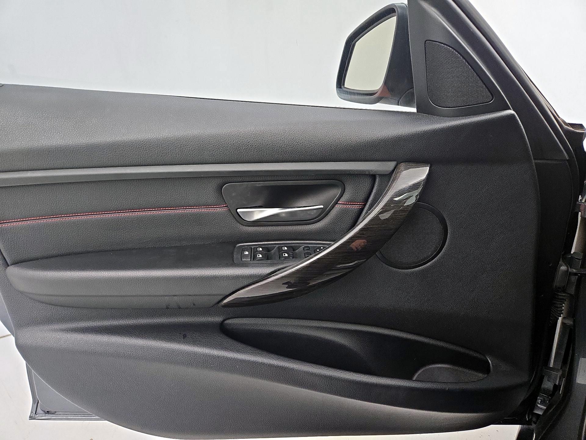 Thumbnail: 2015 BMW 3 Series - 12