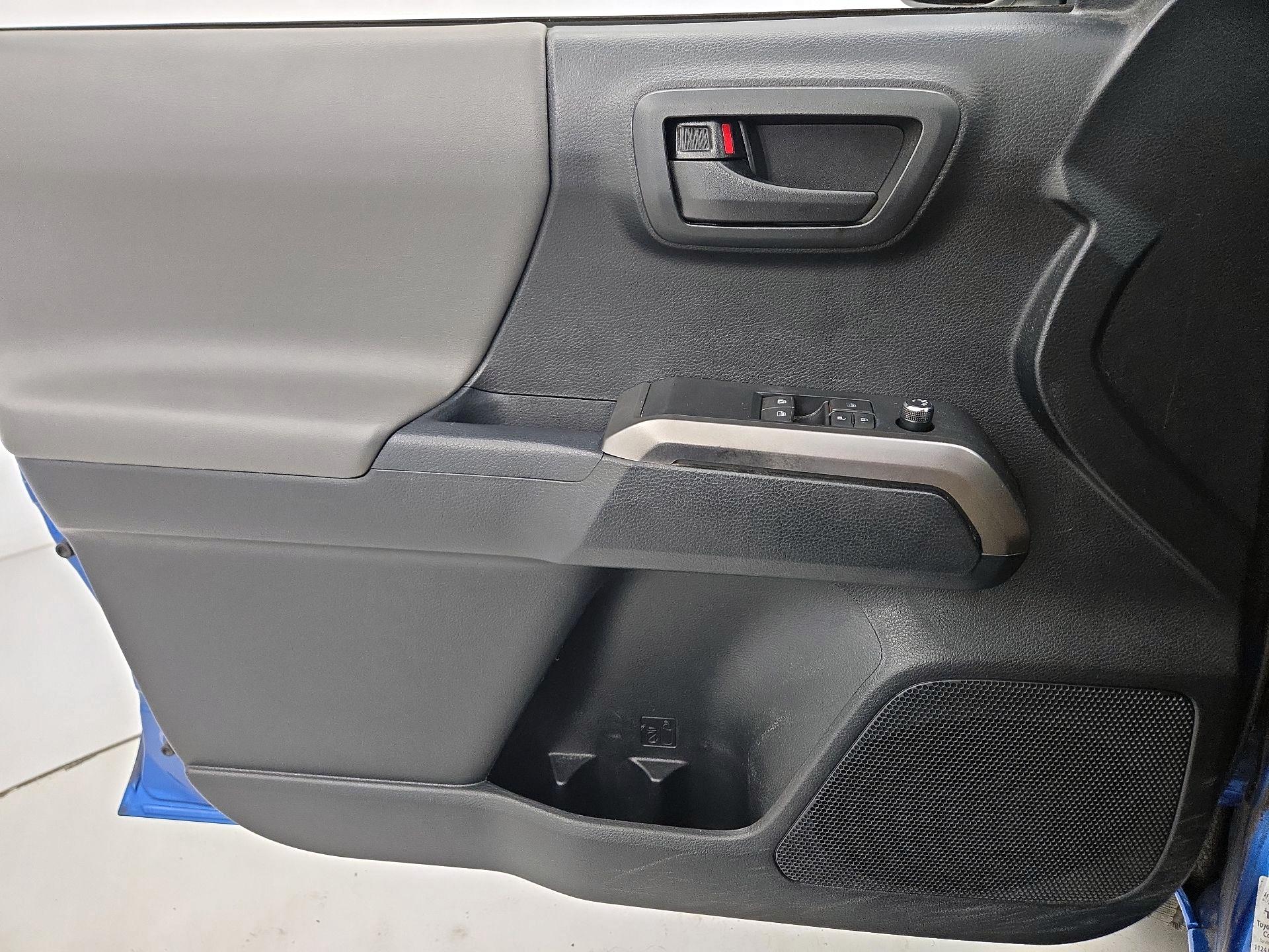 Thumbnail: 2016 Toyota Tacoma - 12
