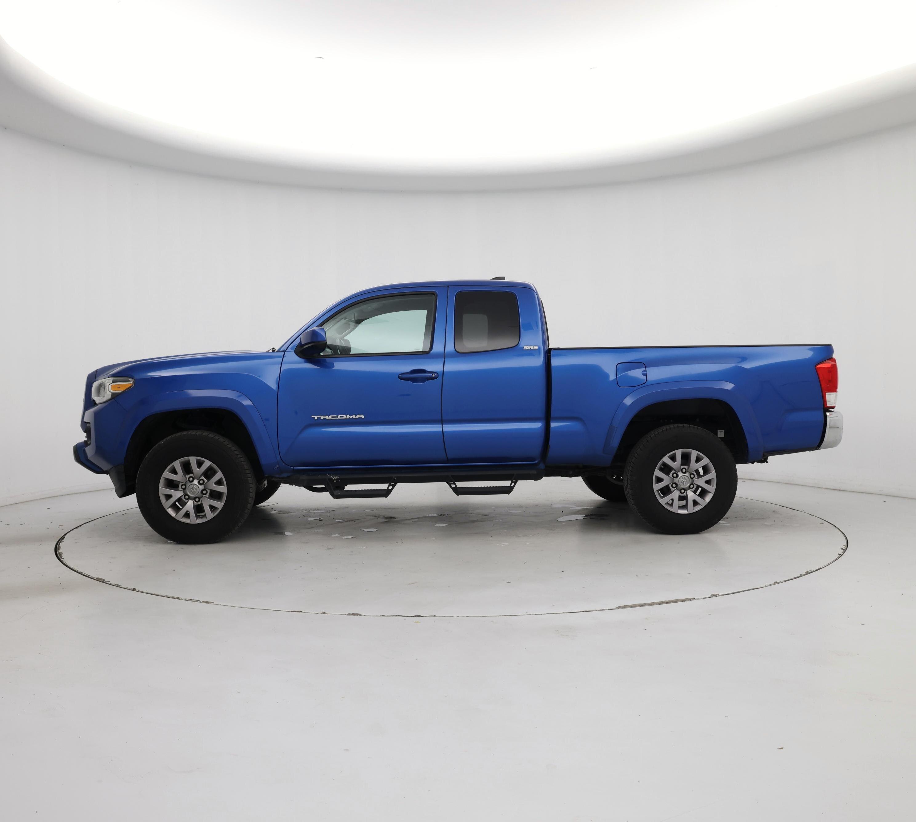 Thumbnail: 2016 Toyota Tacoma - 3