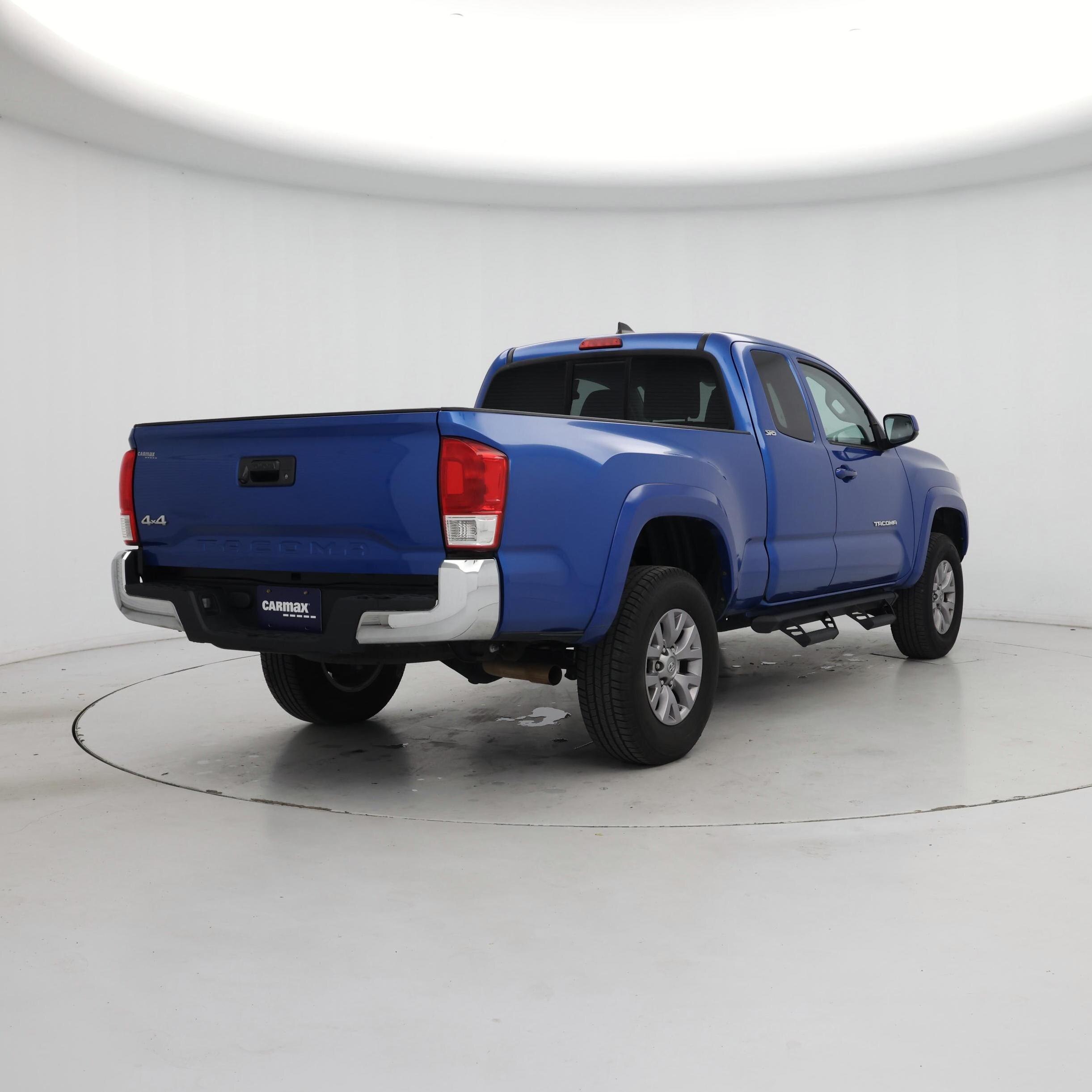 Thumbnail: 2016 Toyota Tacoma - 8