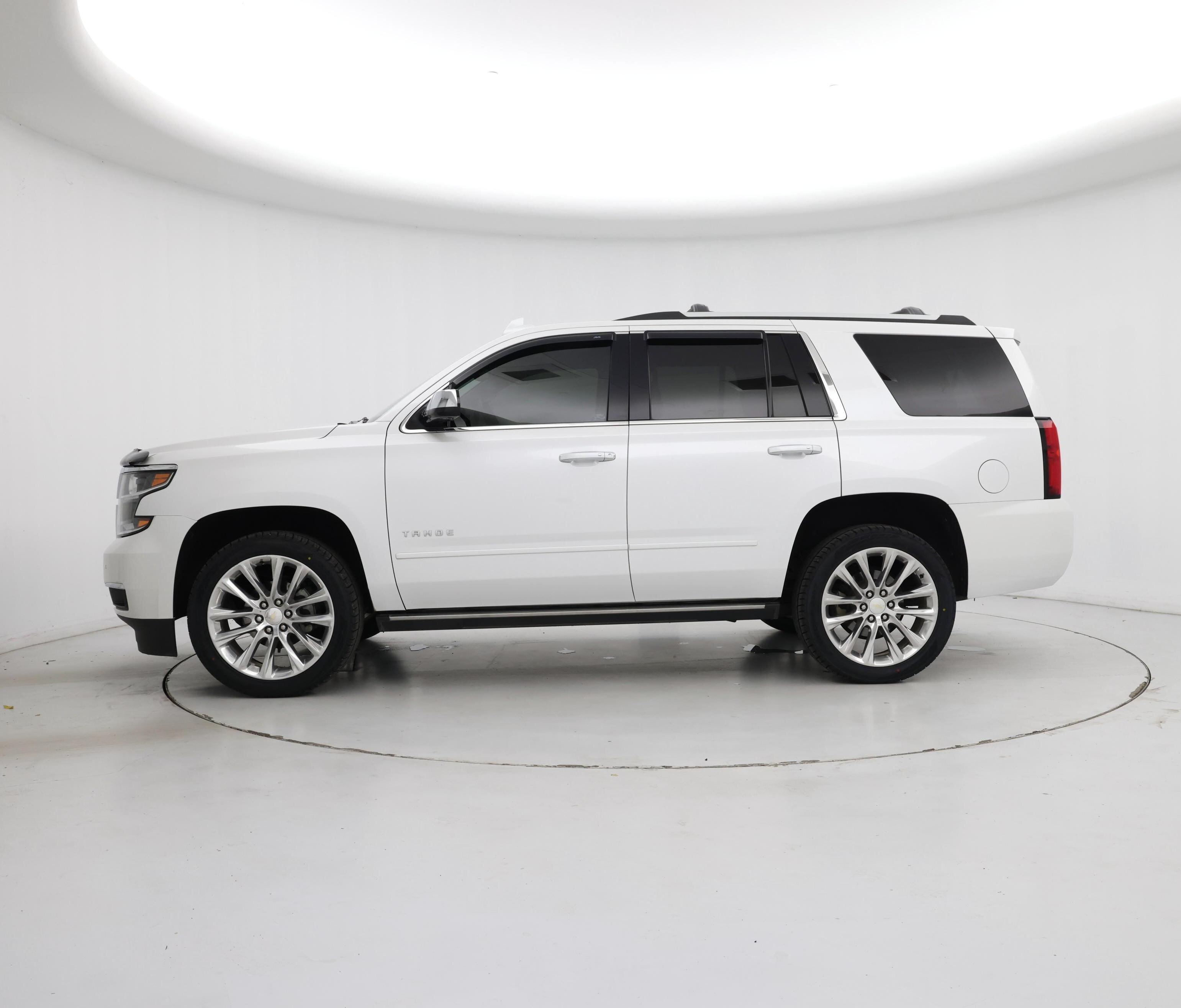 Thumbnail: 2019 Chevrolet Tahoe - 3