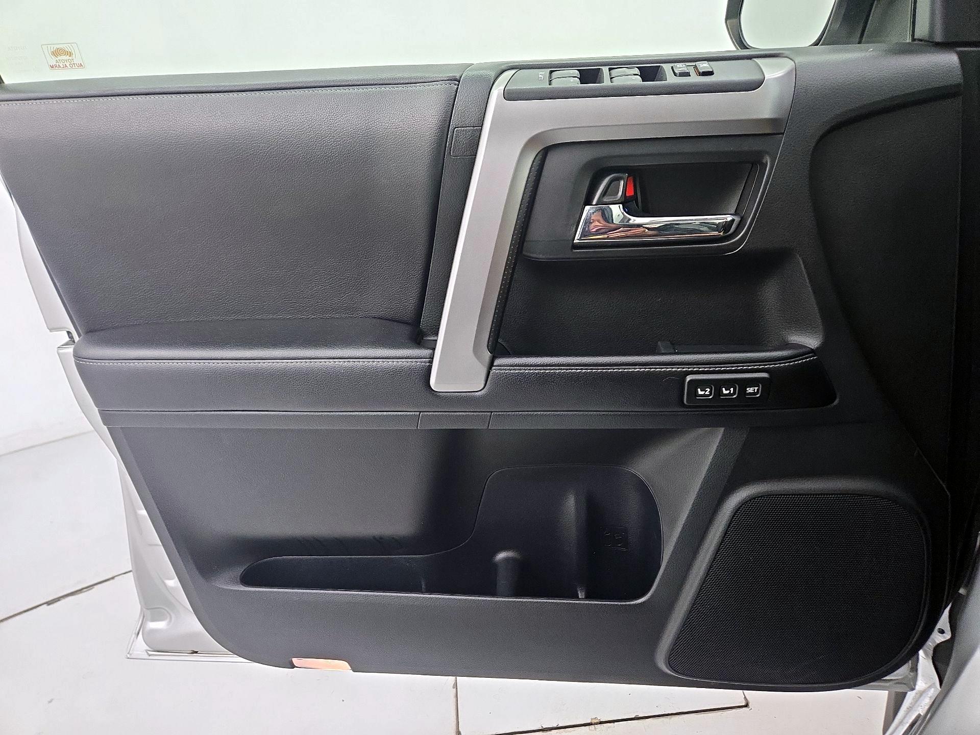 Thumbnail: 2016 Toyota 4Runner - 12