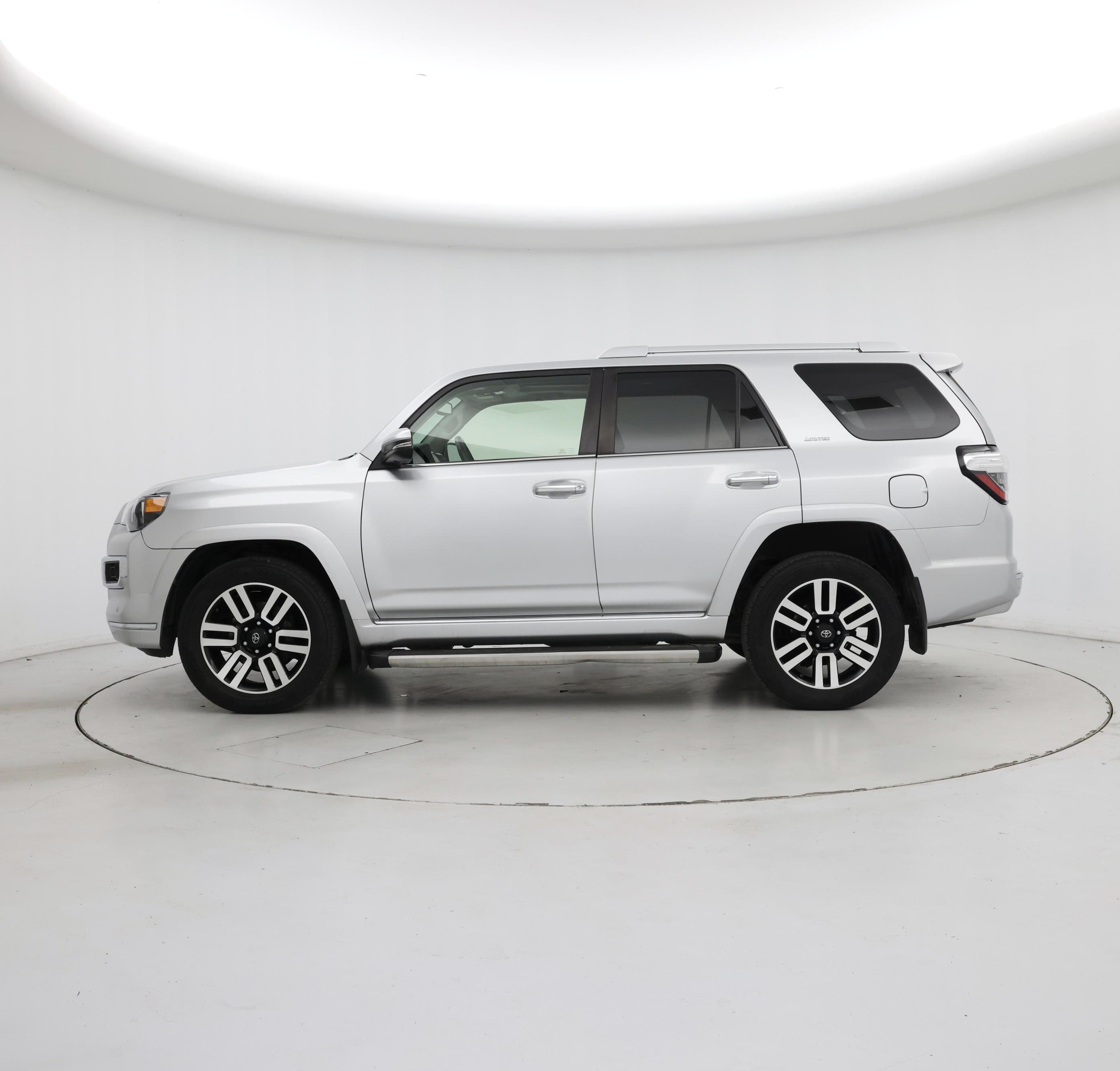 Thumbnail: 2016 Toyota 4Runner - 3