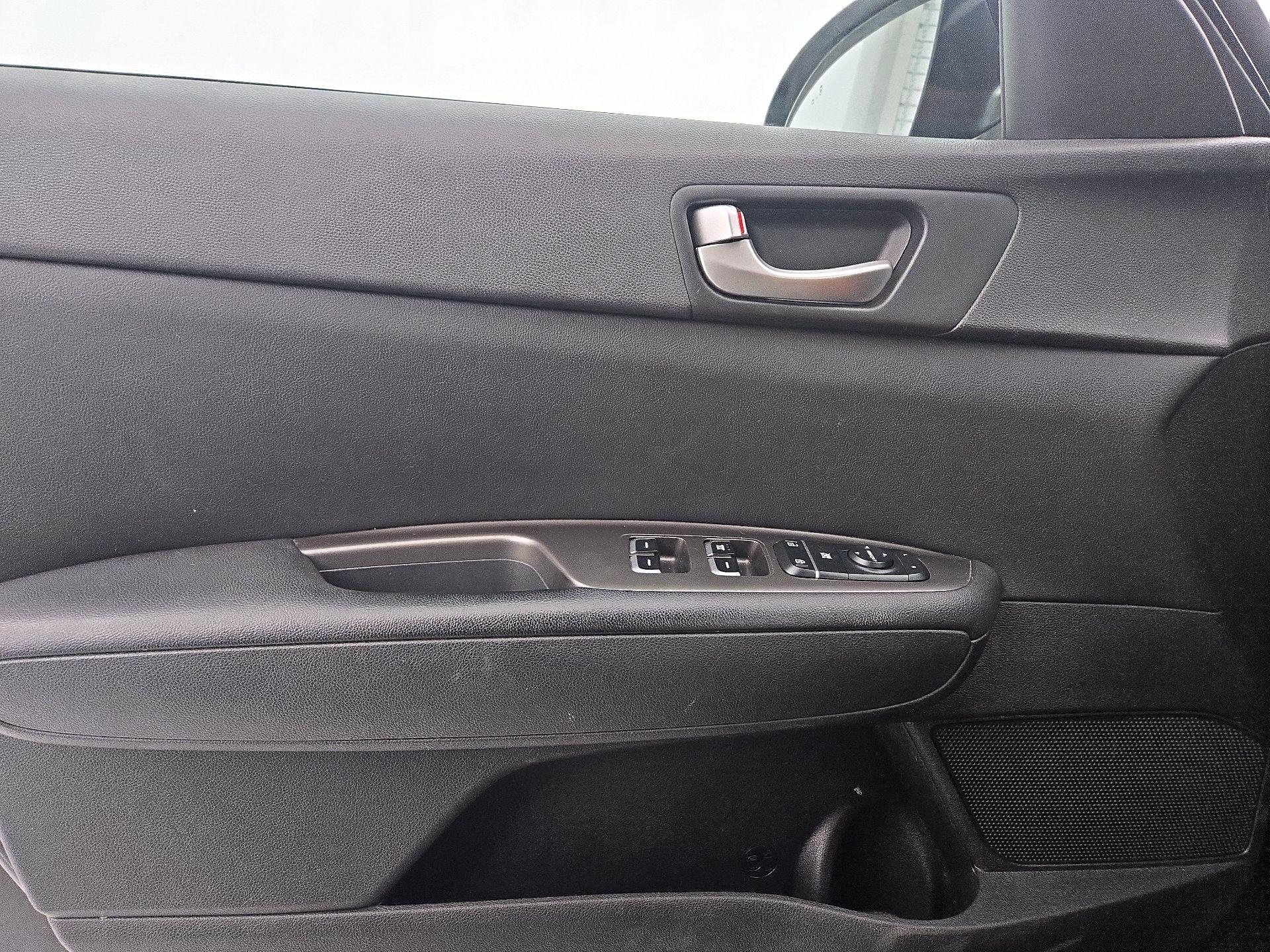 Thumbnail: 2020 Kia Optima - 12