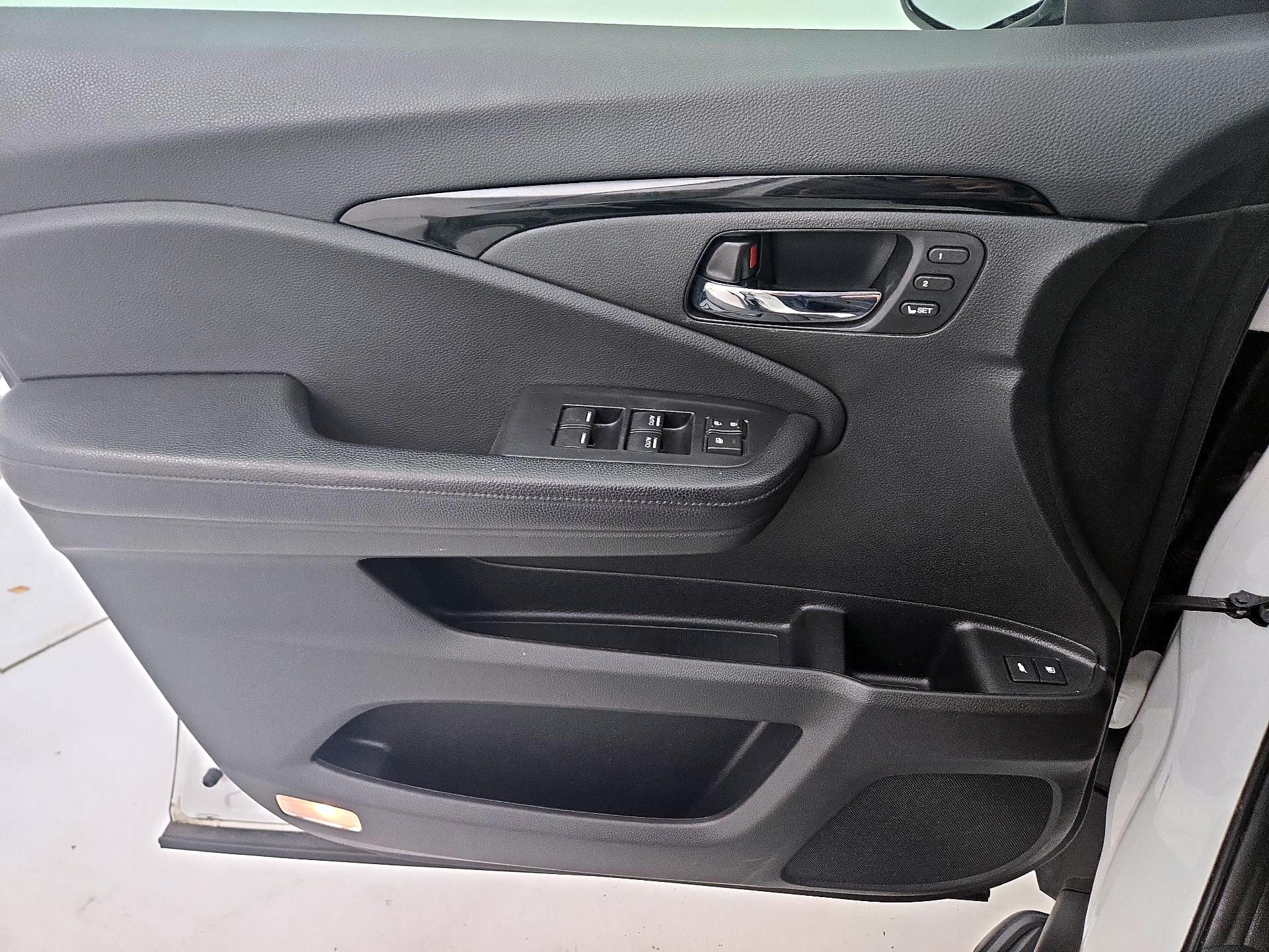 Thumbnail: 2020 Honda Pilot - 12