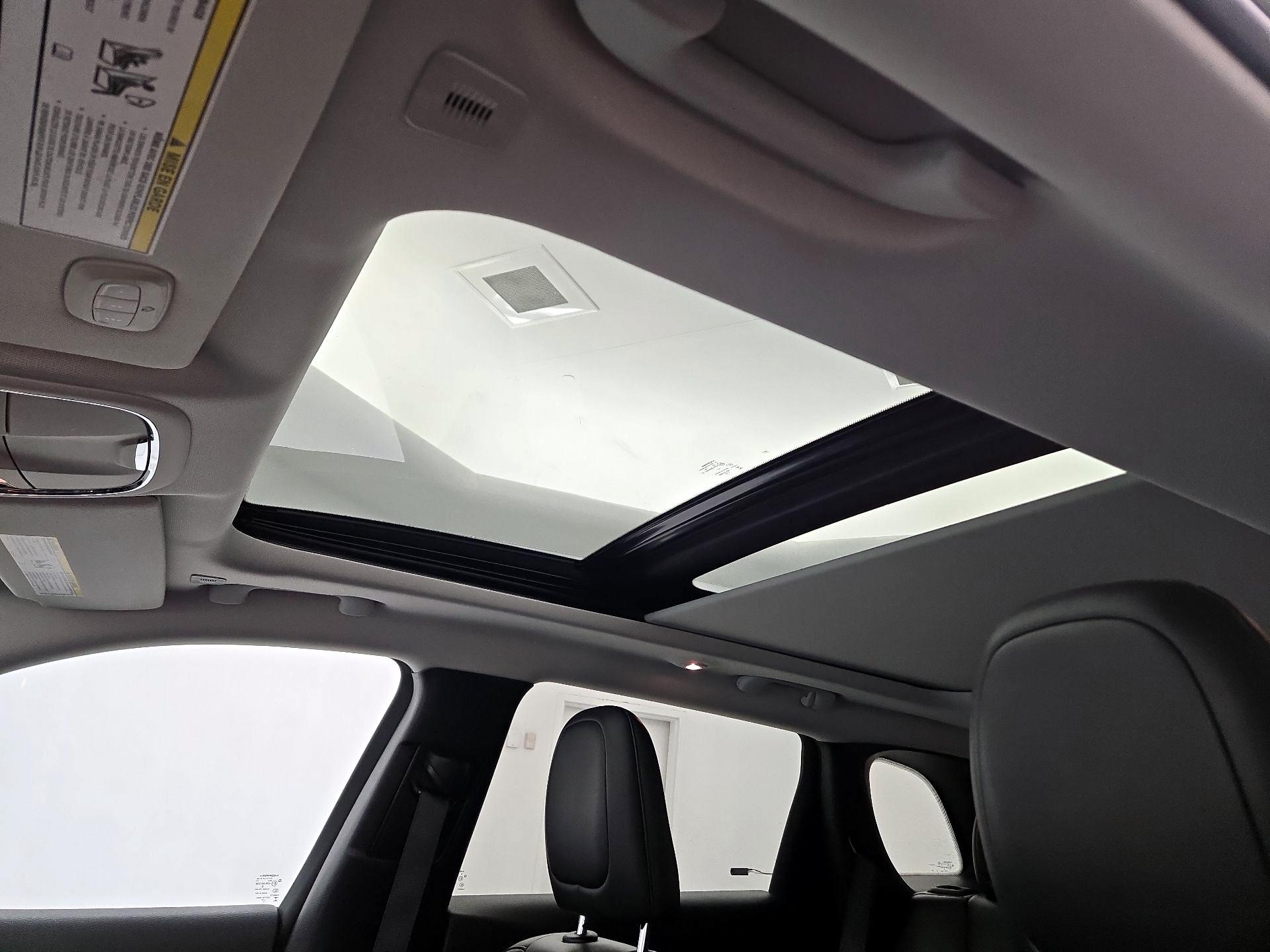 Thumbnail: 2019 Jeep Cherokee - 19