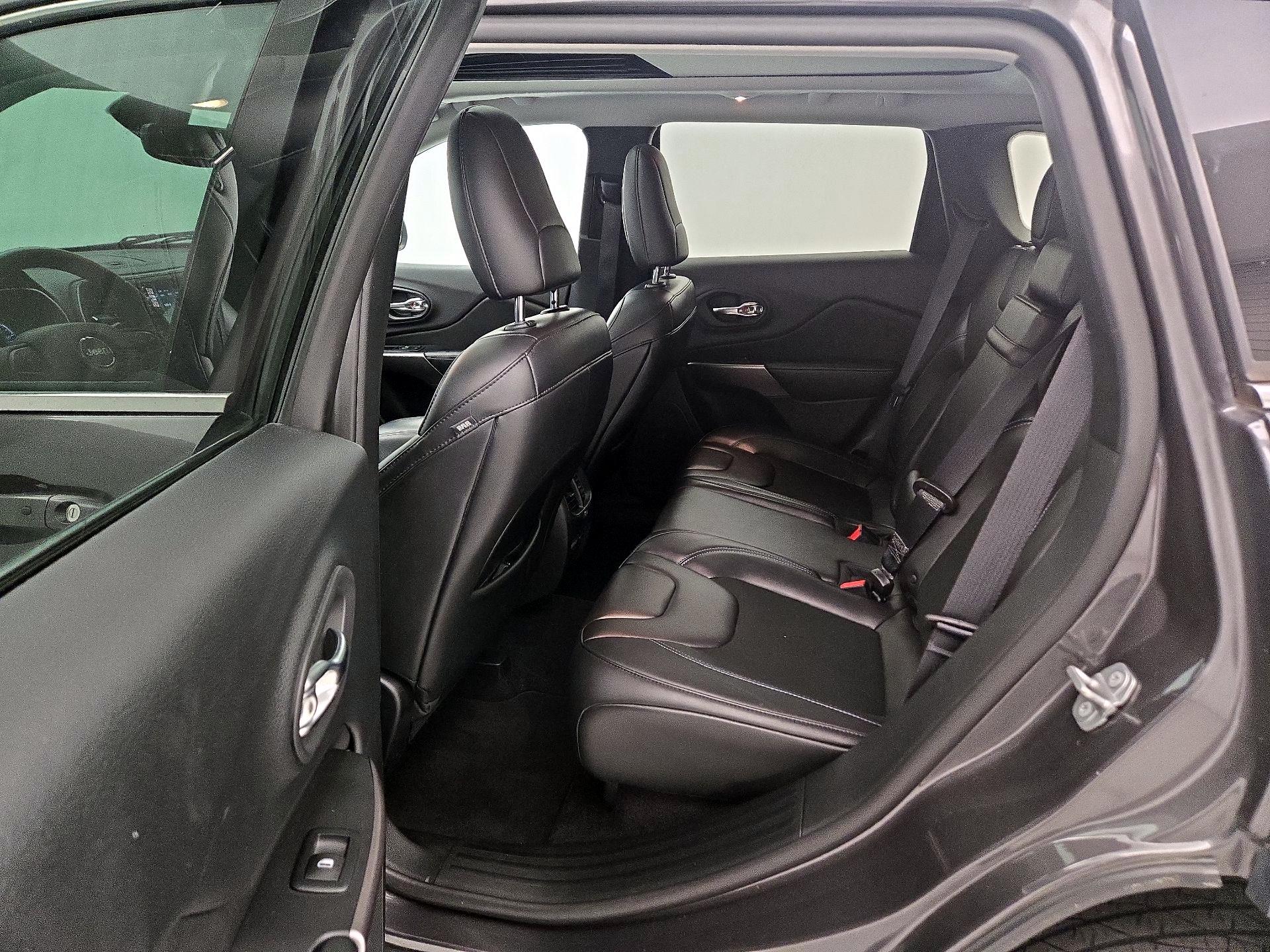 Thumbnail: 2019 Jeep Cherokee - 20