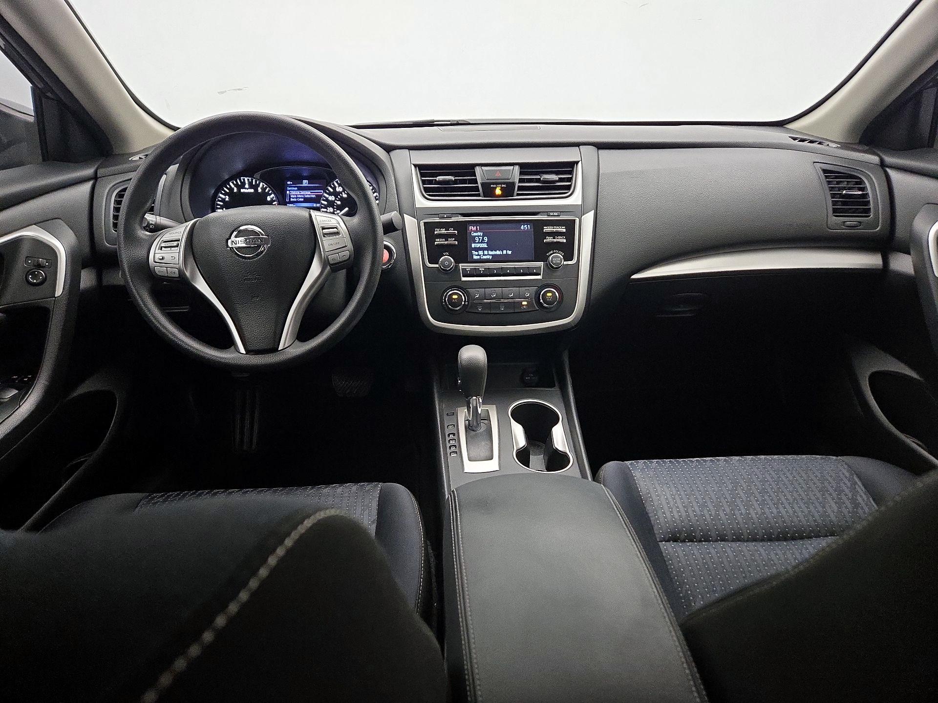 Thumbnail: 2016 Nissan Altima - 9