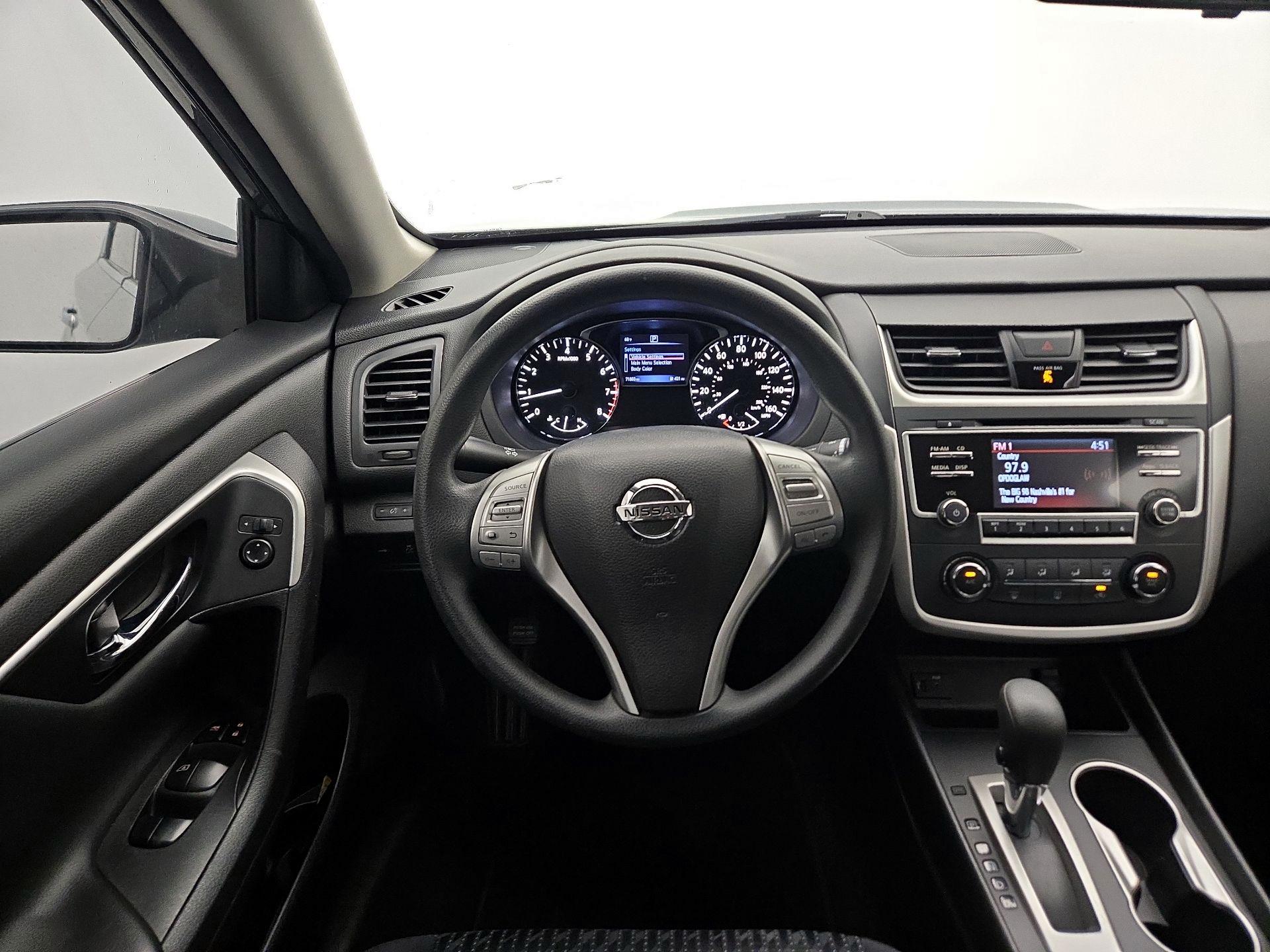 Thumbnail: 2016 Nissan Altima - 10