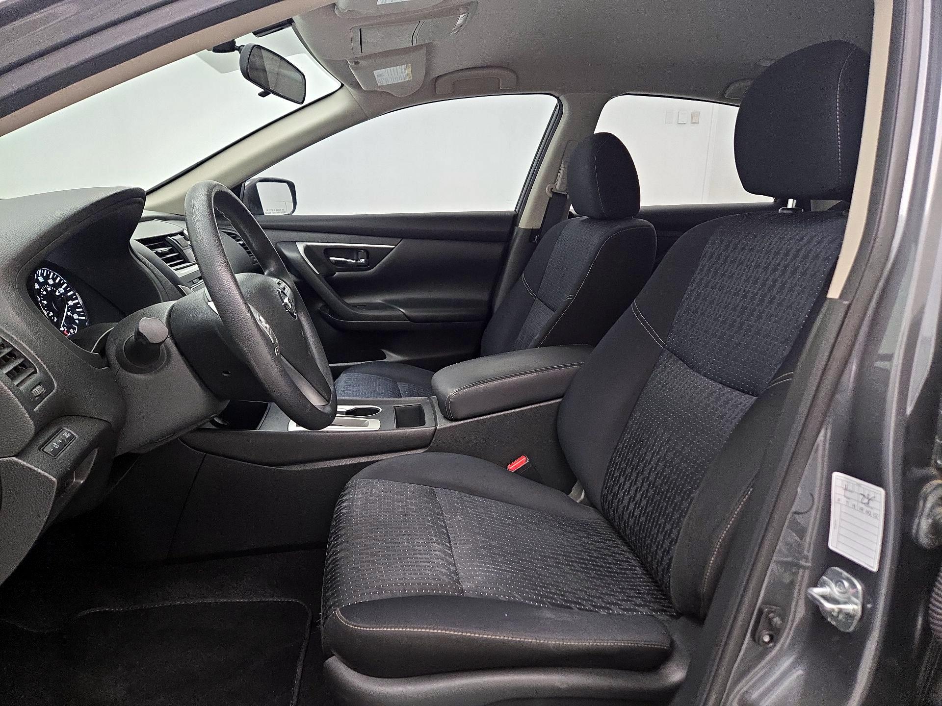 Thumbnail: 2016 Nissan Altima - 11