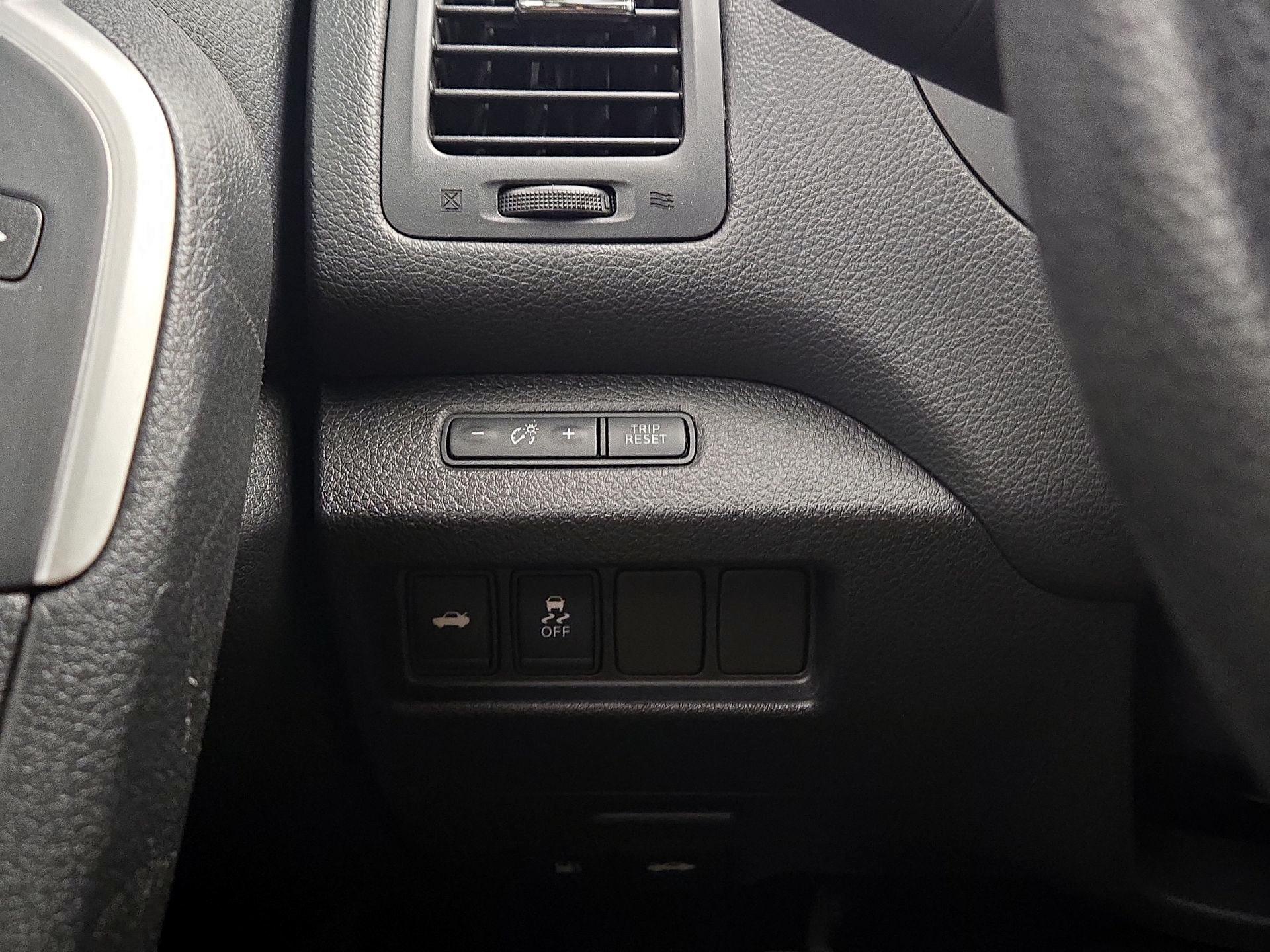 Thumbnail: 2016 Nissan Altima - 13