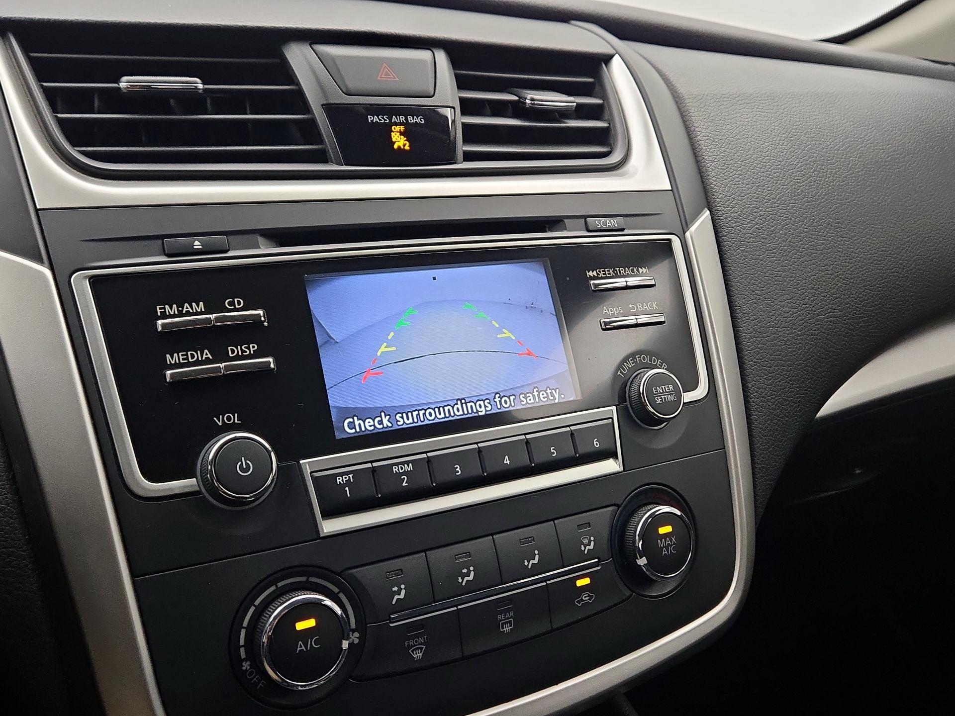 Thumbnail: 2016 Nissan Altima - 14