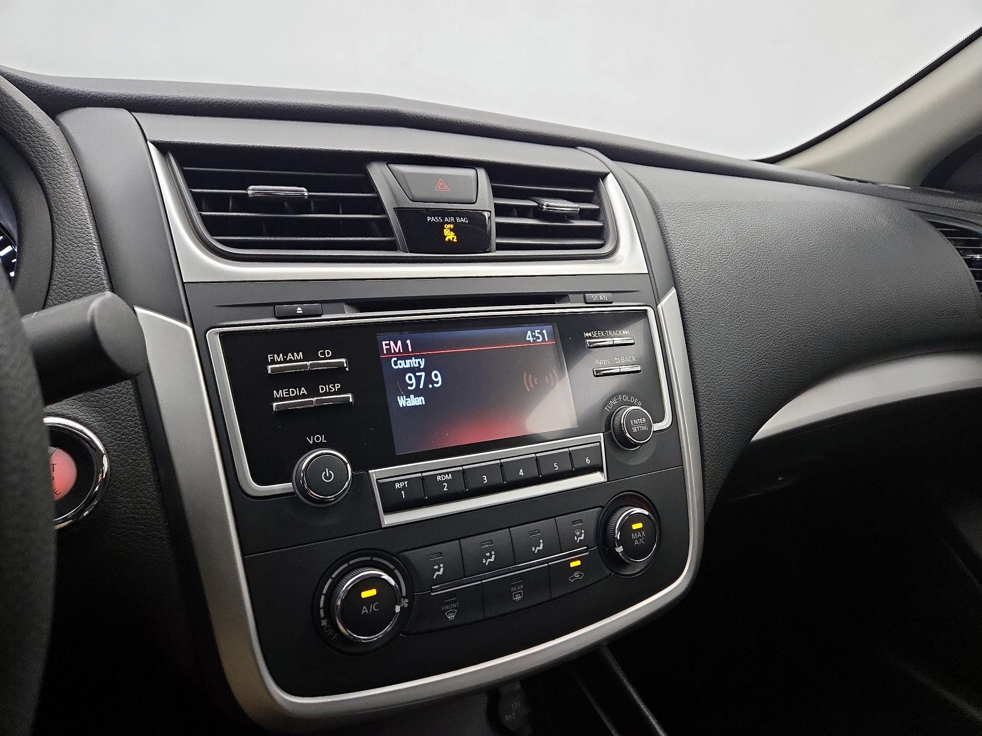 Thumbnail: 2016 Nissan Altima - 15