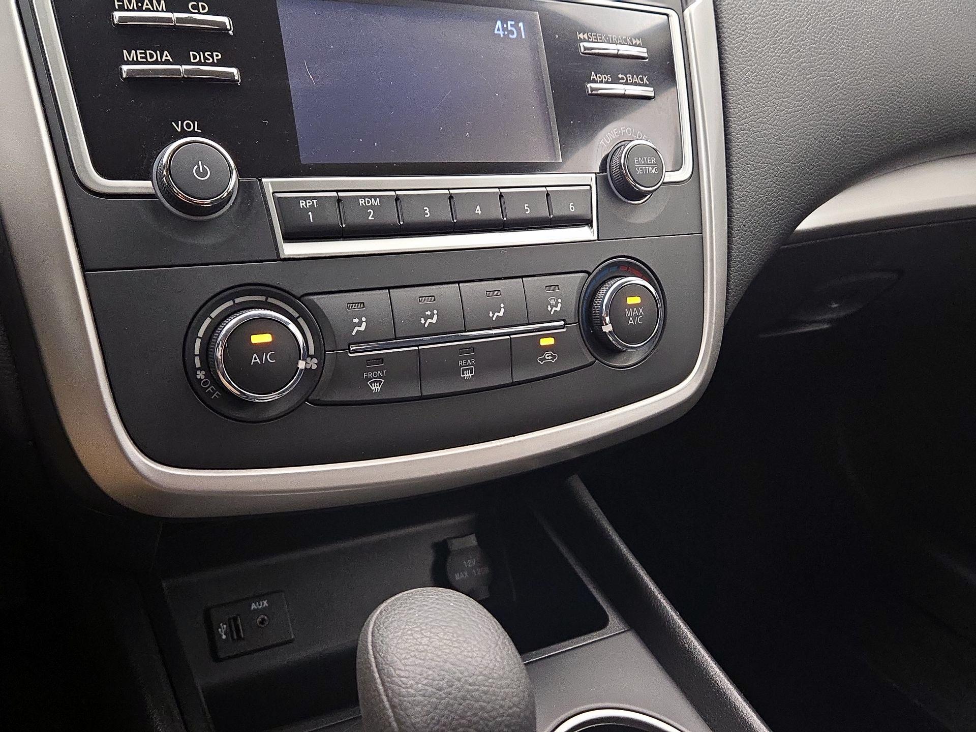 Thumbnail: 2016 Nissan Altima - 16