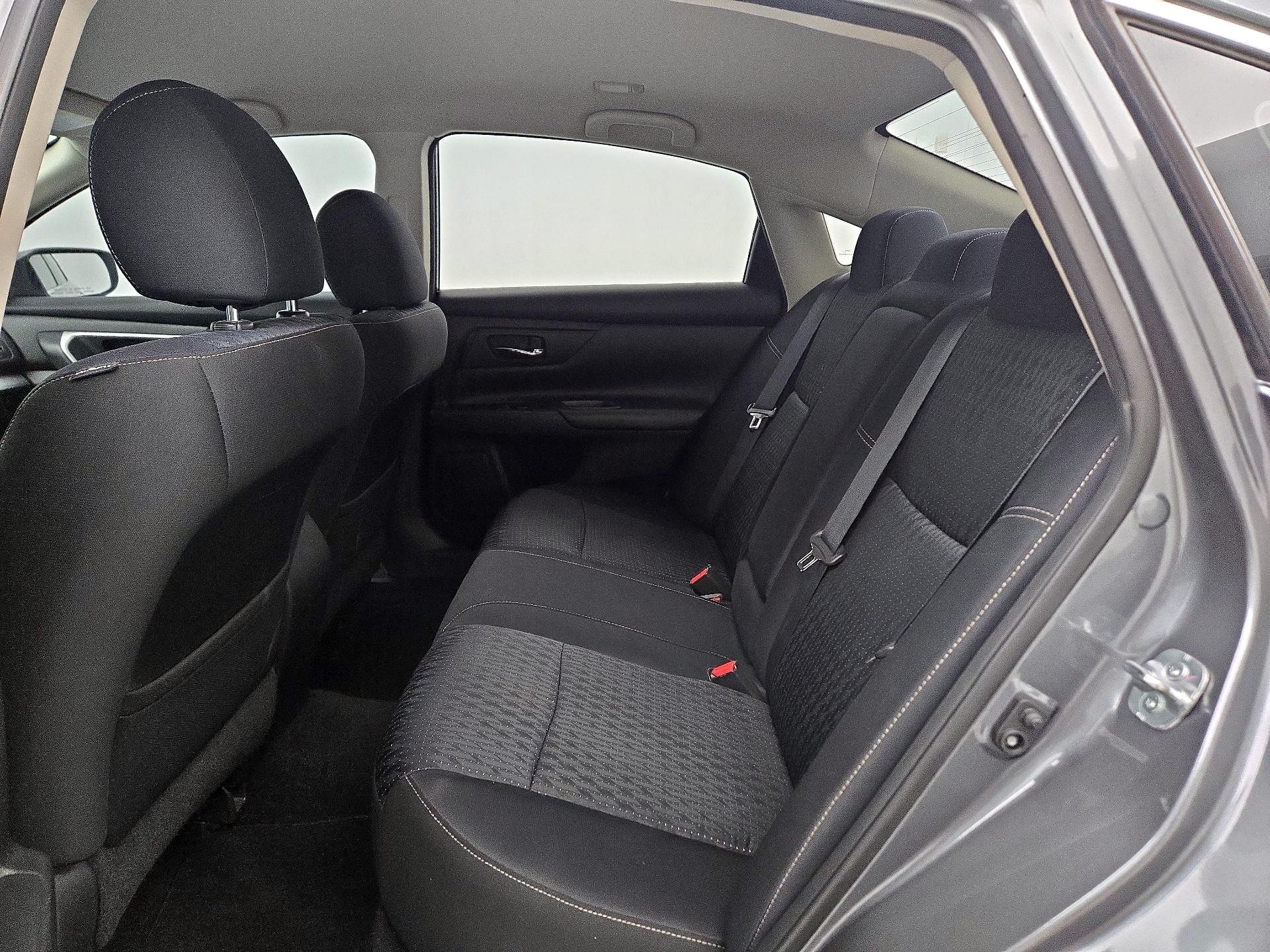 Thumbnail: 2016 Nissan Altima - 19