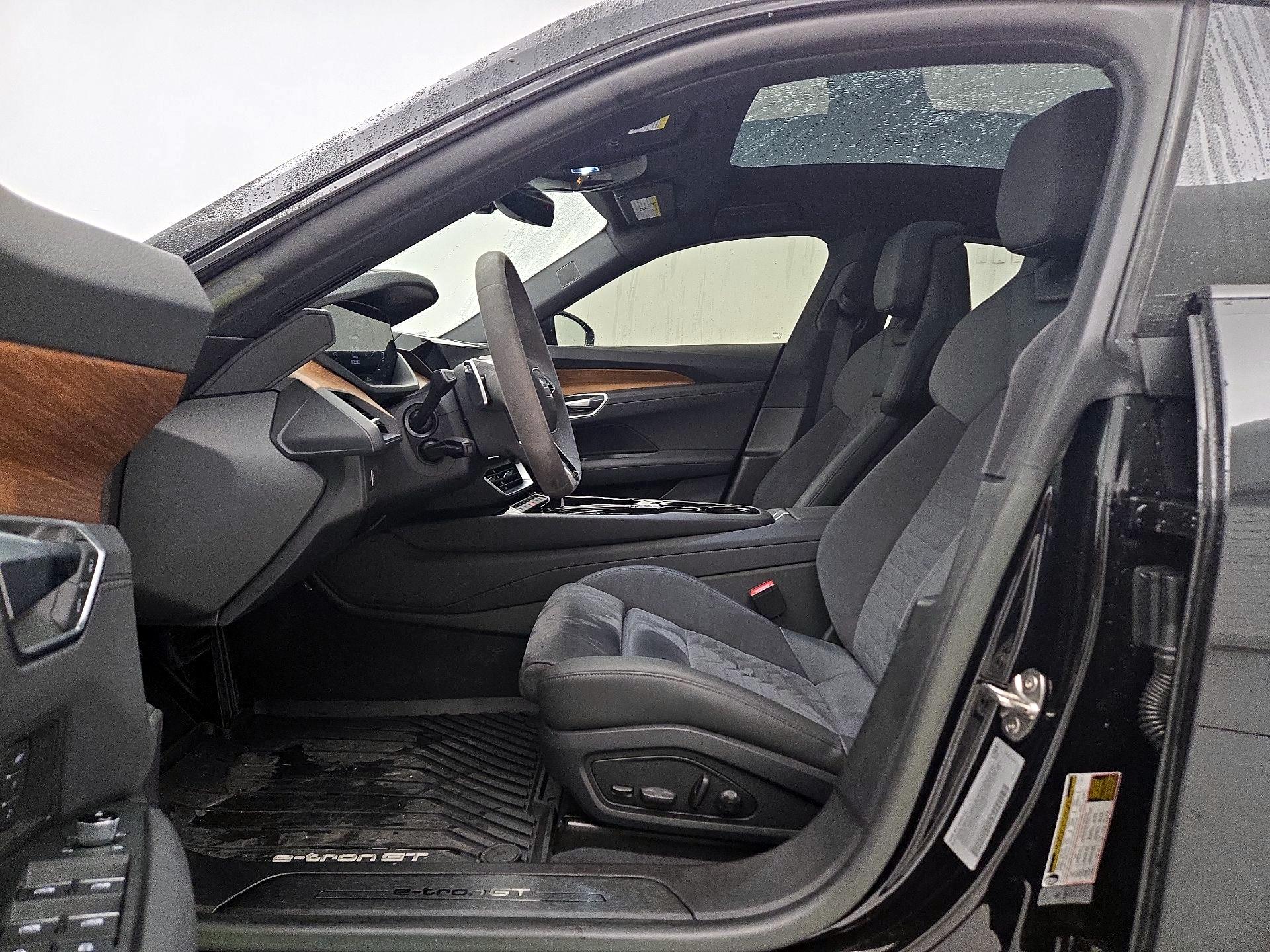 Thumbnail: 2023 Audi e-tron GT - 11