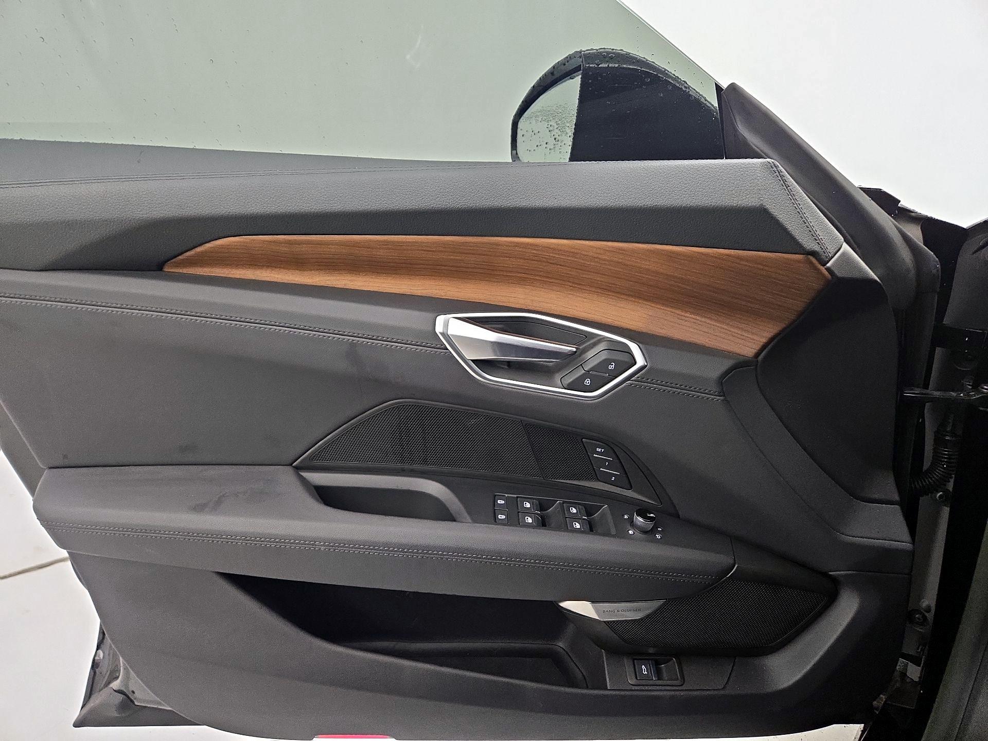 Thumbnail: 2023 Audi e-tron GT - 12