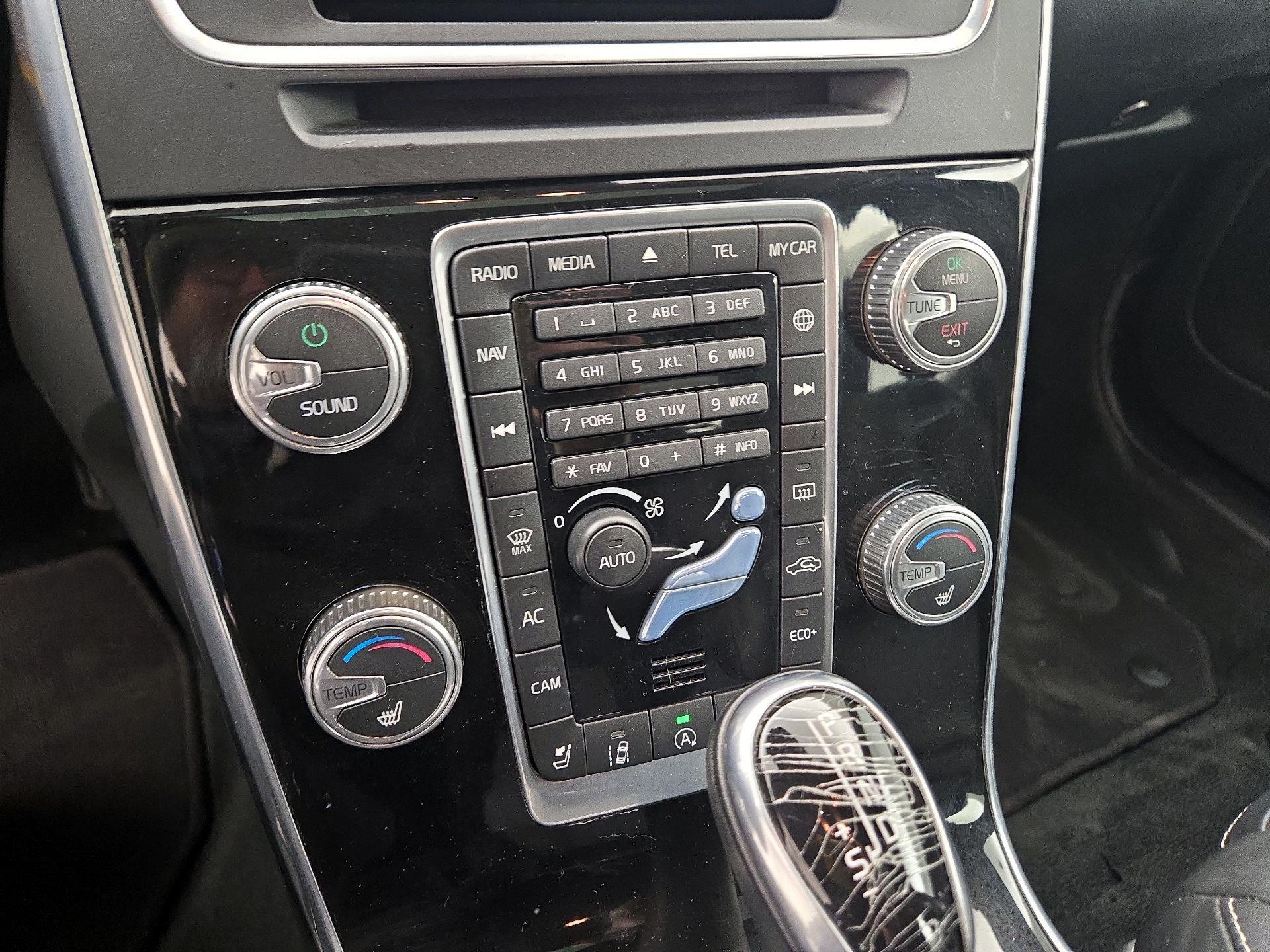 Thumbnail: 2015 Volvo S60 - 17