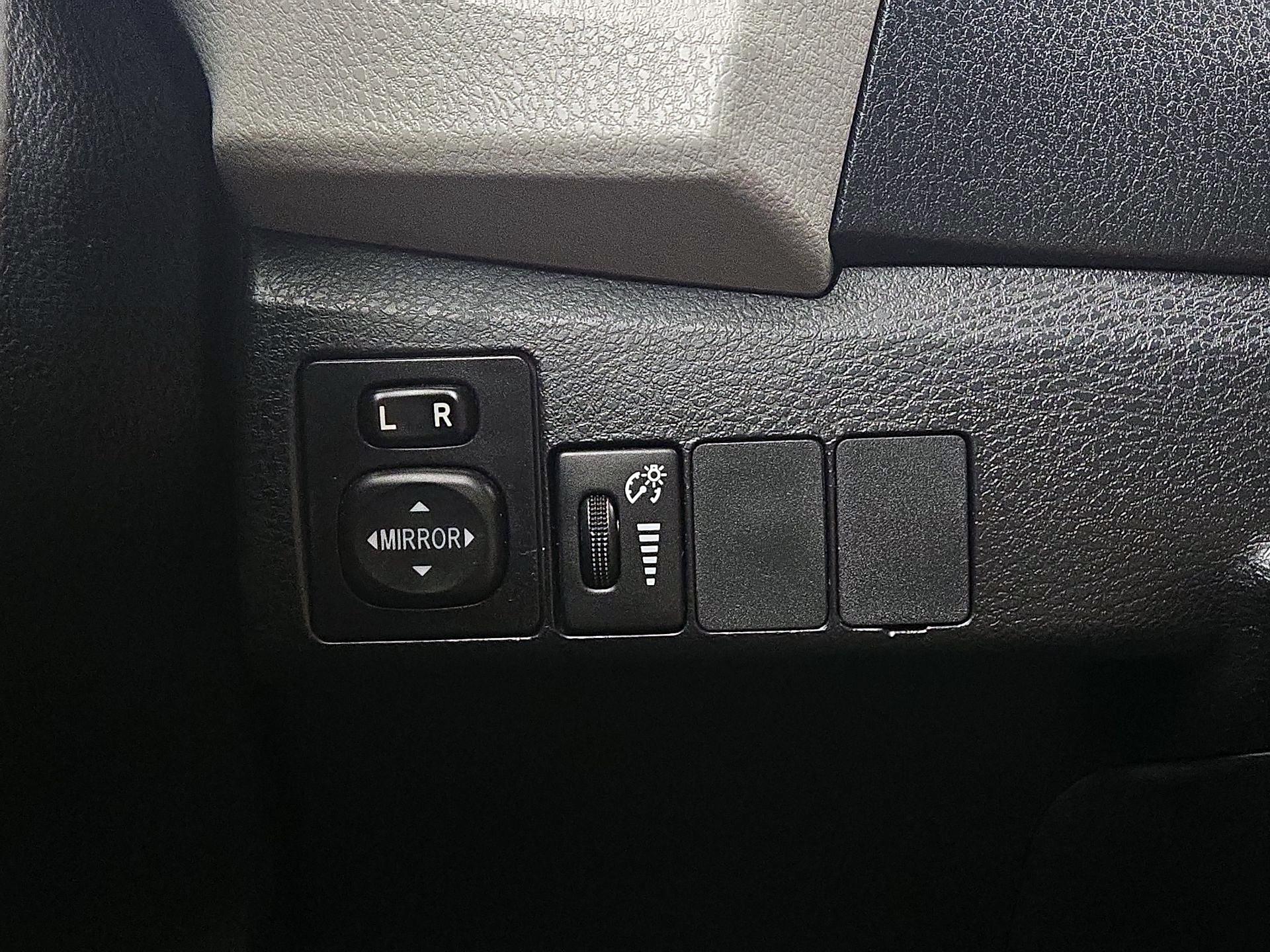 Thumbnail: 2014 Toyota Corolla - 13