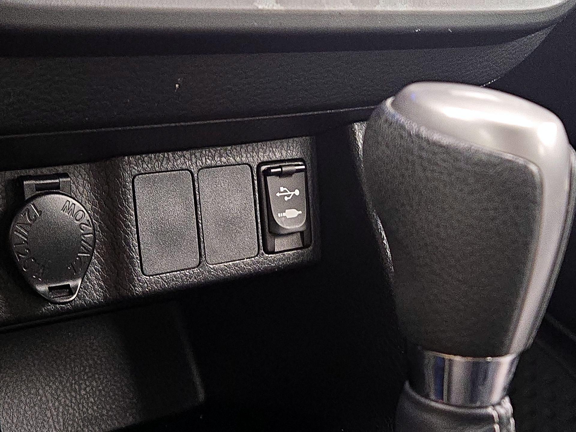 Thumbnail: 2014 Toyota Corolla - 18