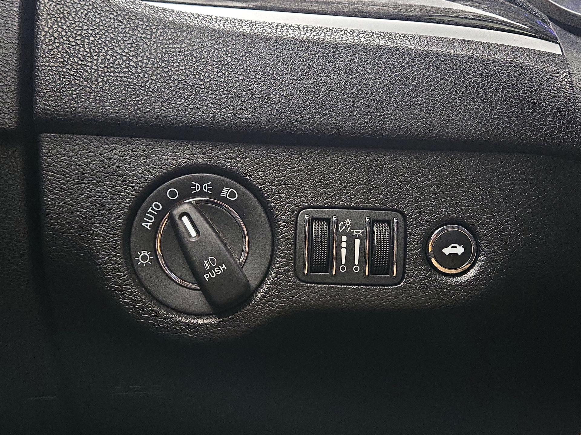 Thumbnail: 2019 Chrysler 300 - 13