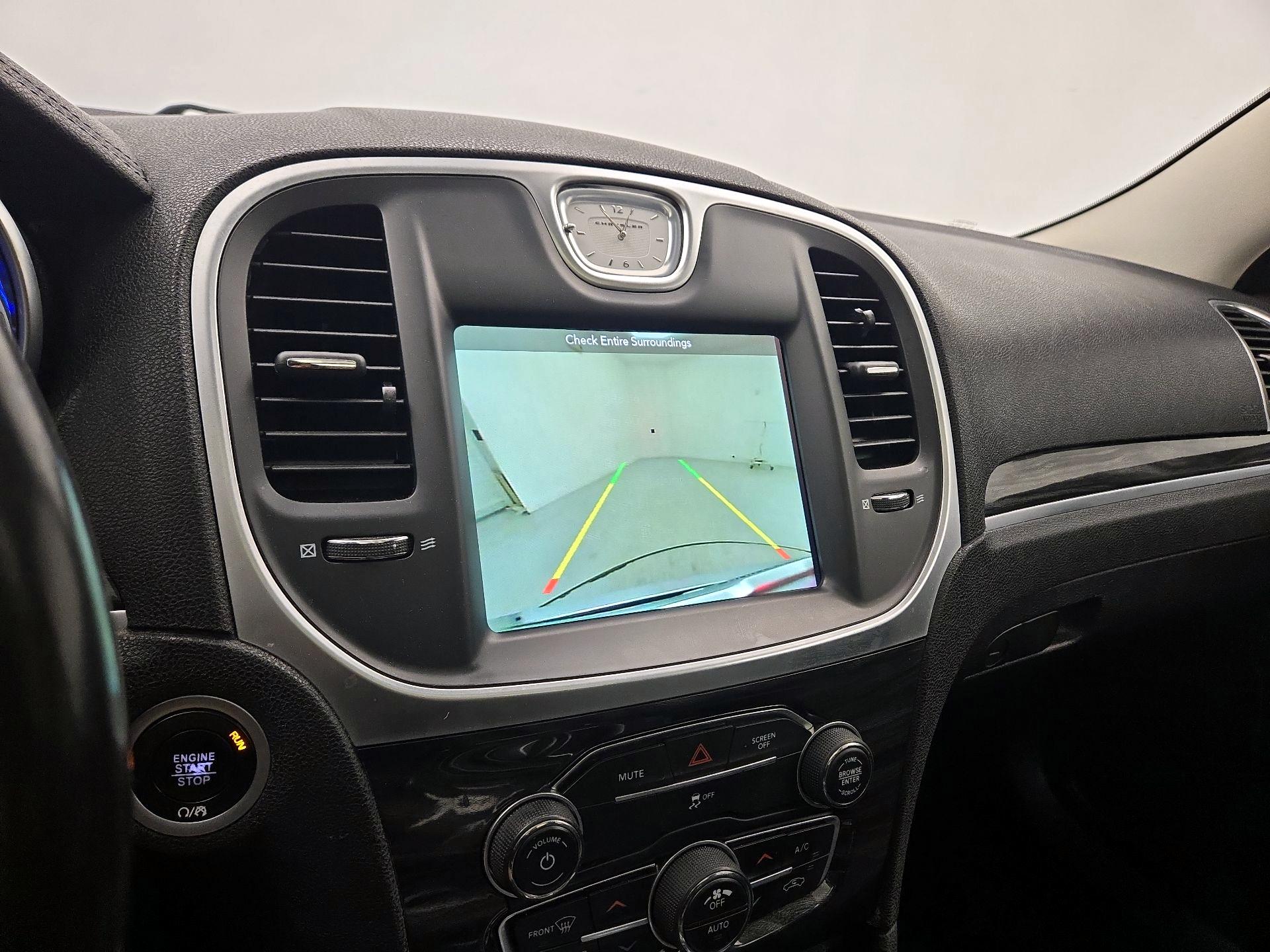 Thumbnail: 2019 Chrysler 300 - 14