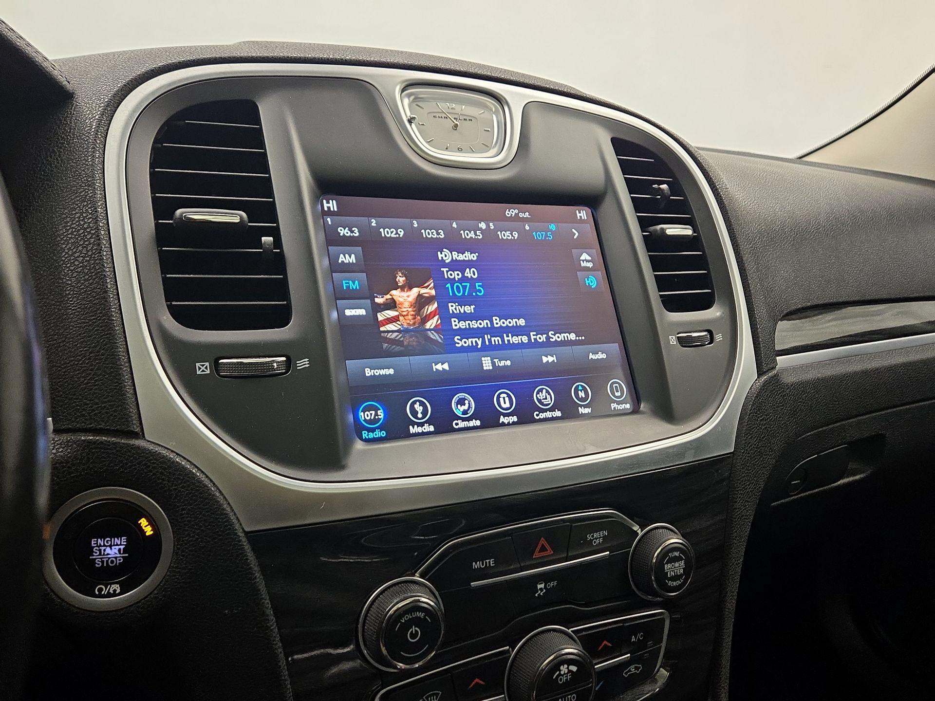 Thumbnail: 2019 Chrysler 300 - 15