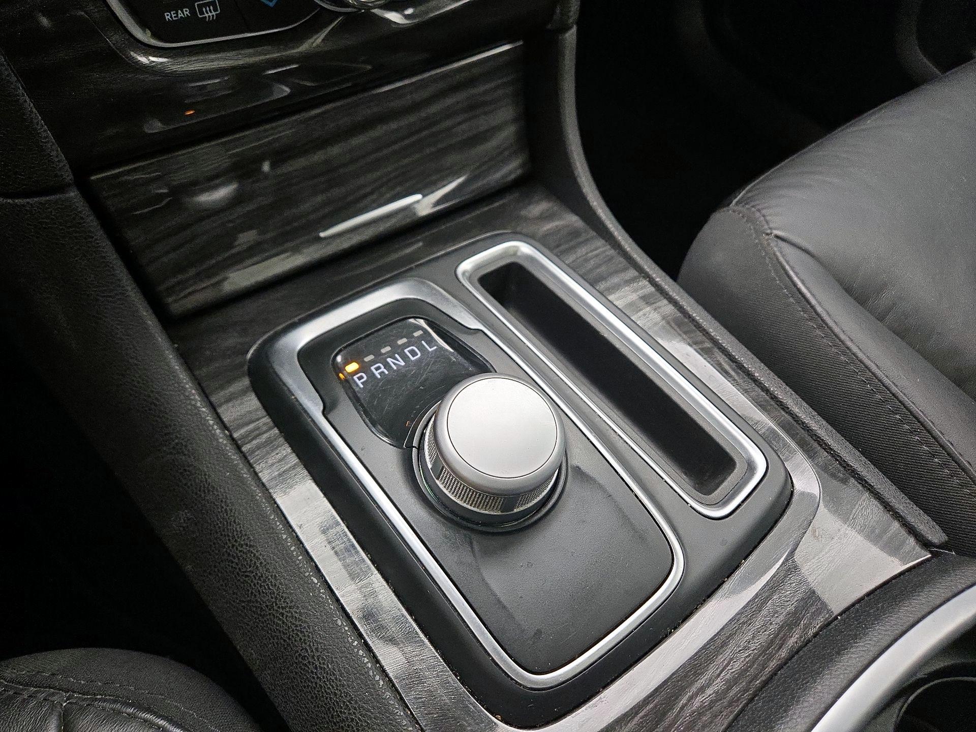 Thumbnail: 2019 Chrysler 300 - 17