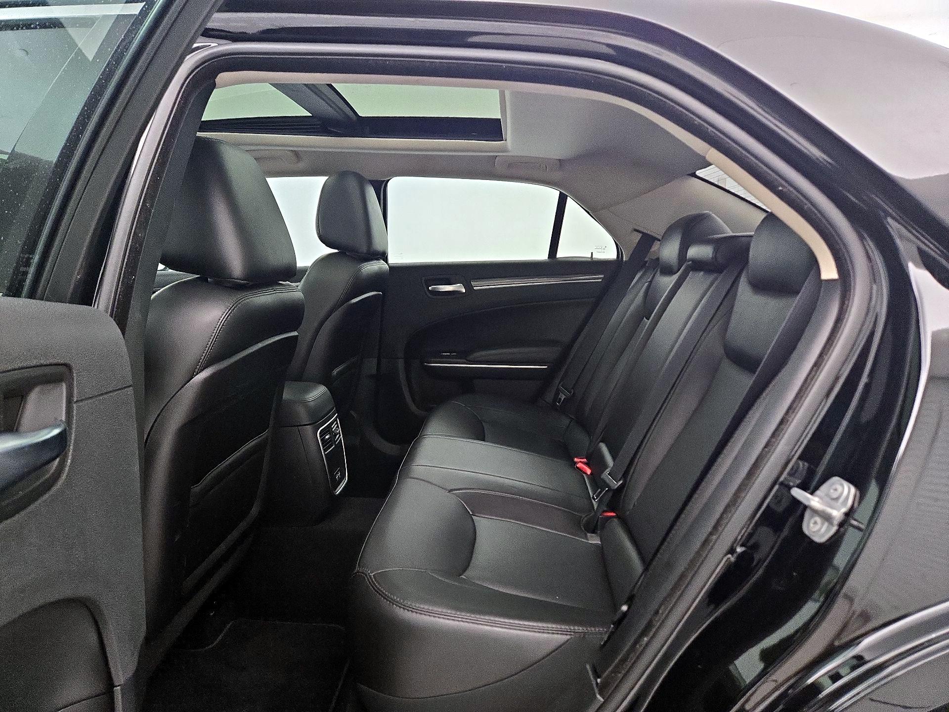 Thumbnail: 2019 Chrysler 300 - 20