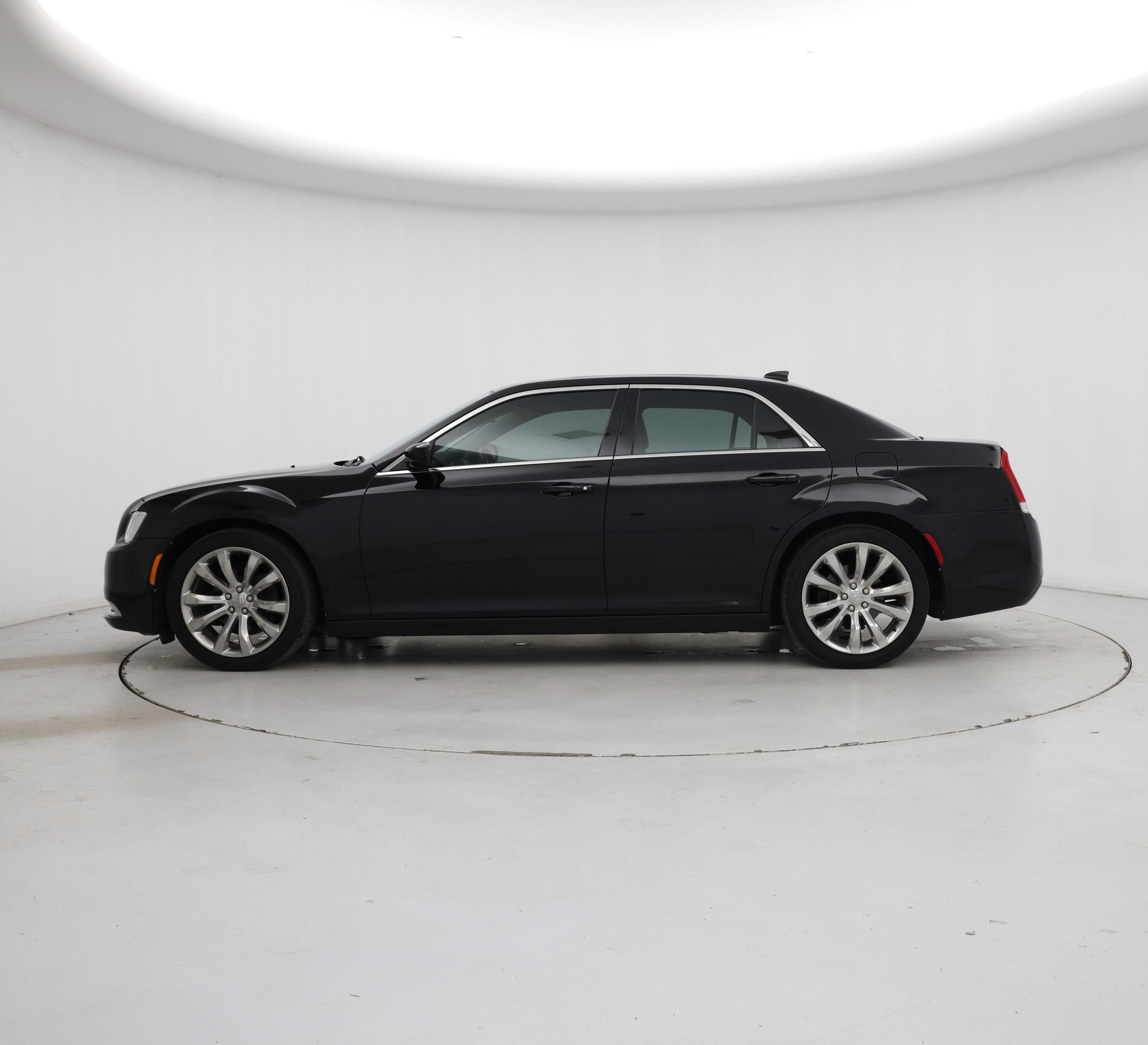 Thumbnail: 2019 Chrysler 300 - 3