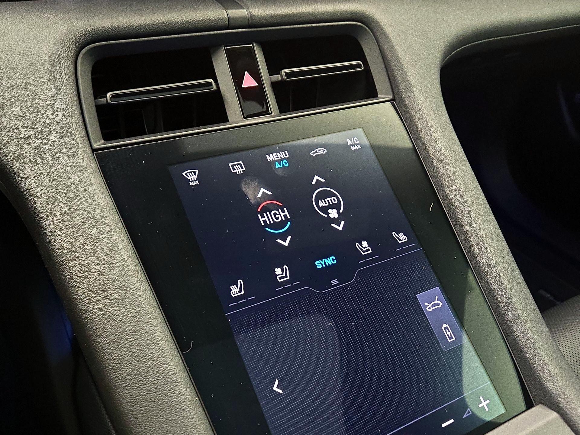 Thumbnail: 2021 Porsche Taycan - 15