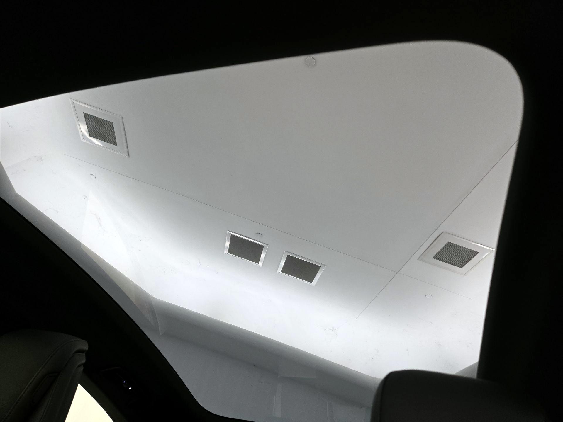 Thumbnail: 2021 Porsche Taycan - 18