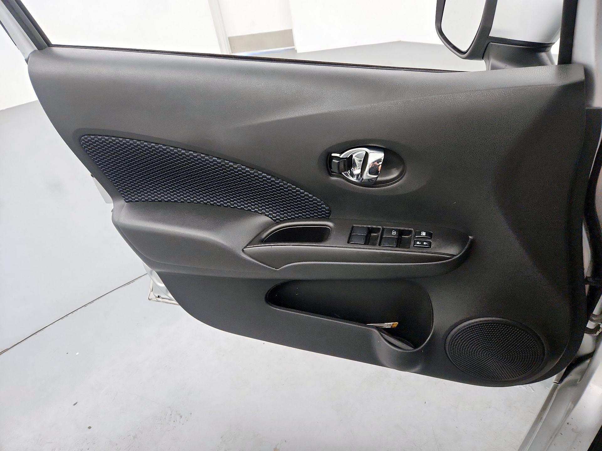 Thumbnail: 2017 Nissan Versa Note - 12