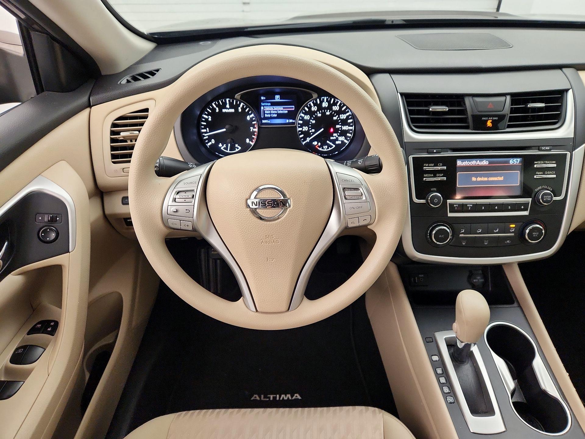 Thumbnail: 2016 Nissan Altima - 10