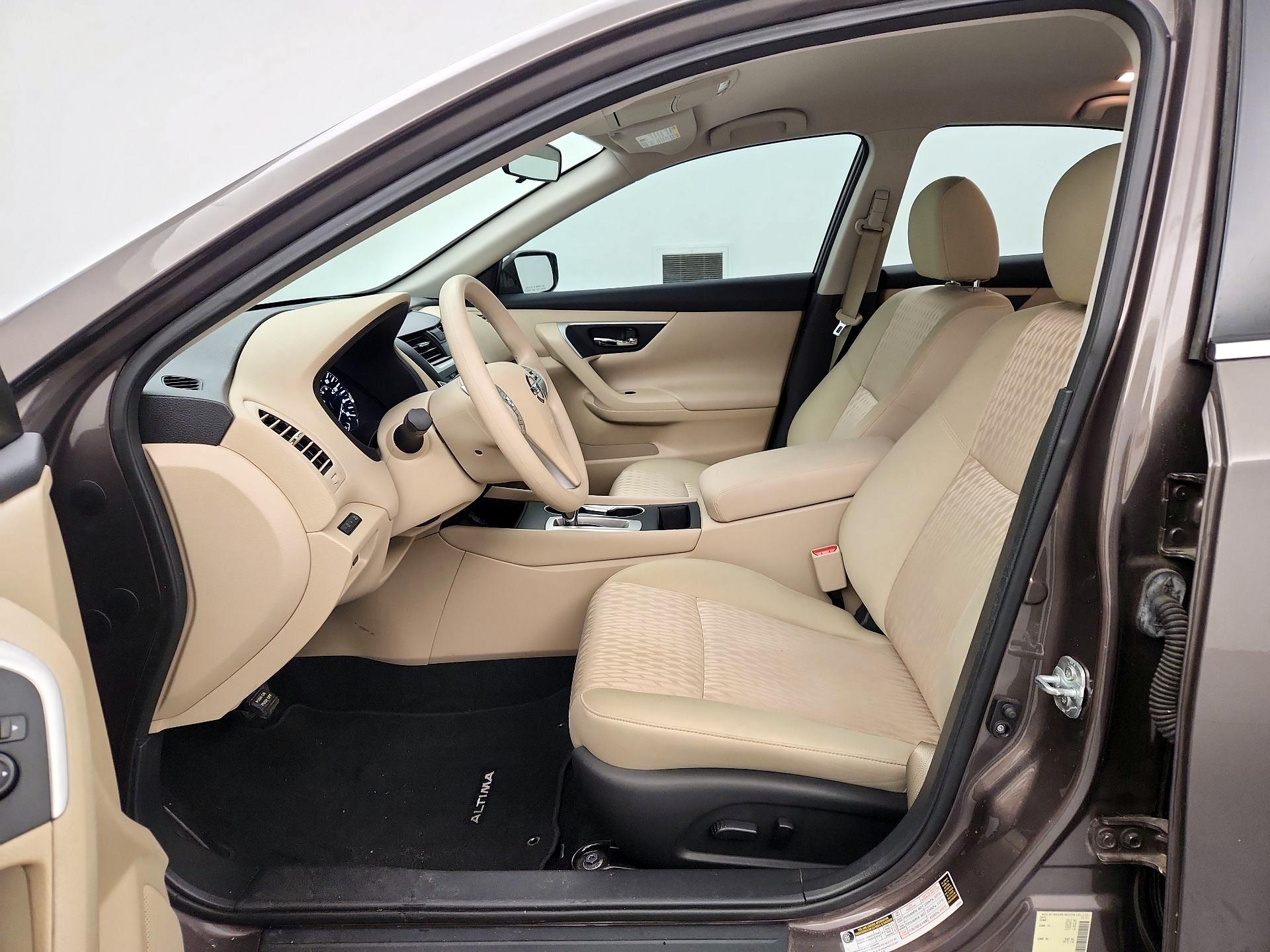 Thumbnail: 2016 Nissan Altima - 11