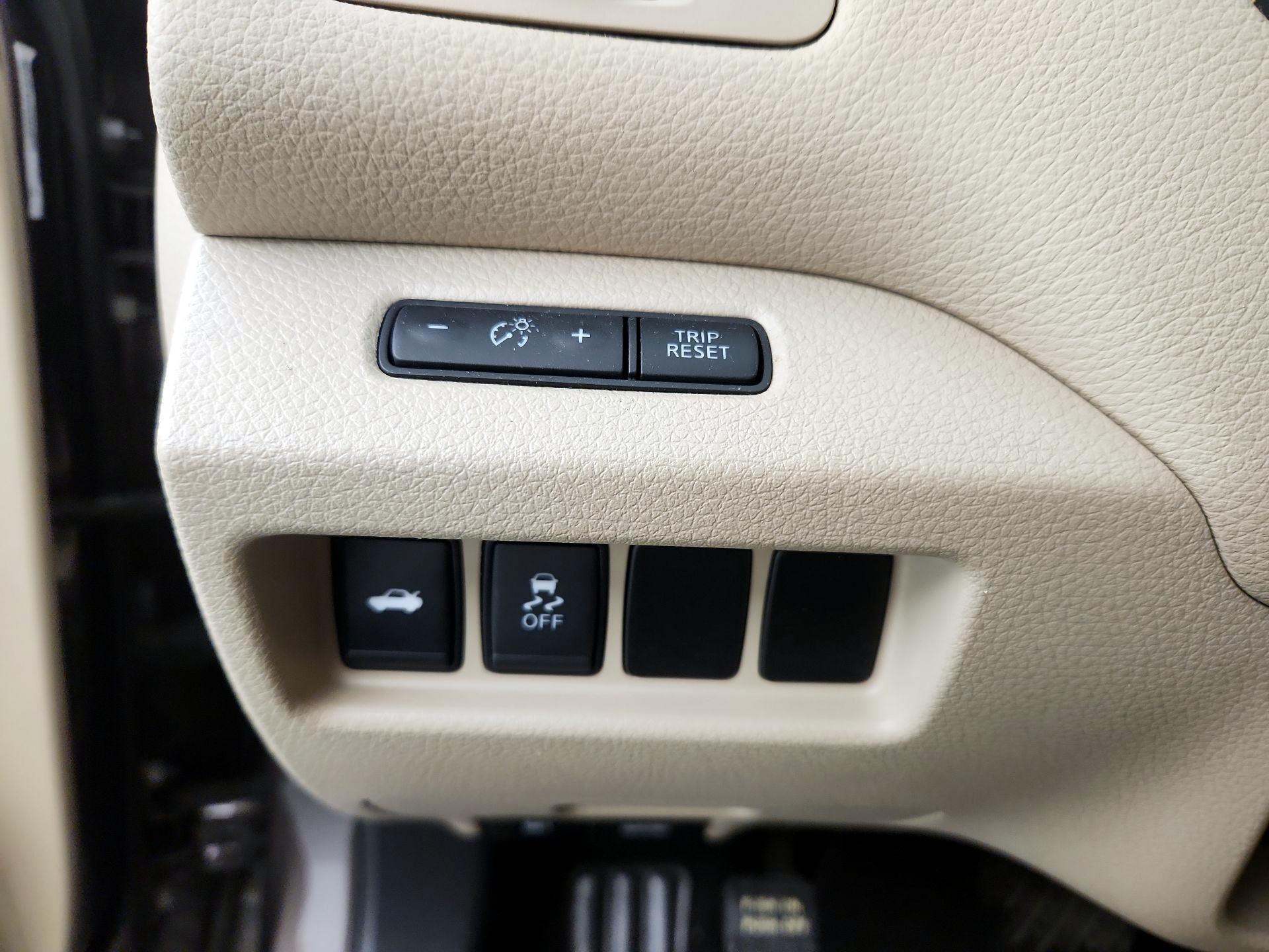 Thumbnail: 2016 Nissan Altima - 13